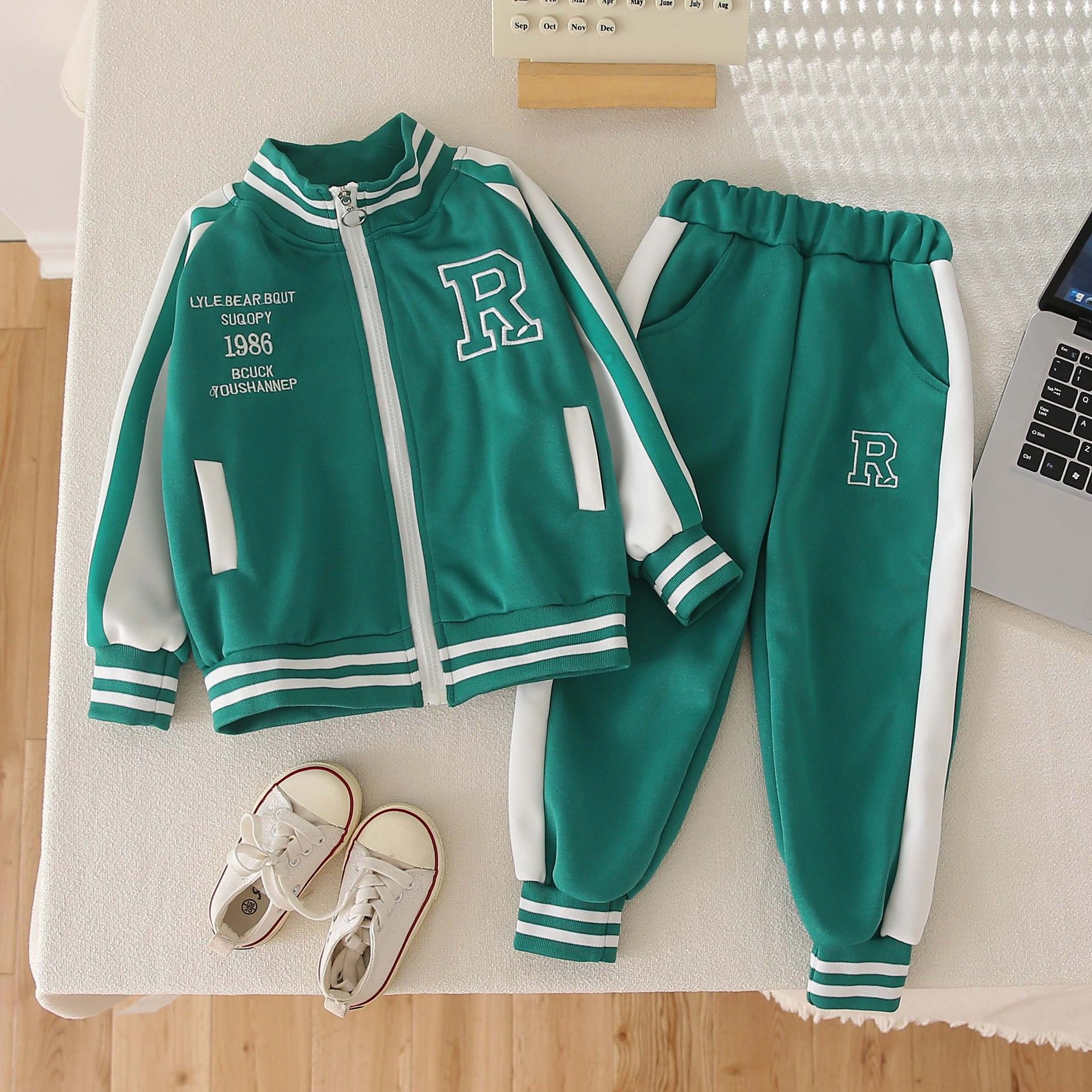 Unisex Kids' Athletic Tracksuit Set, Casual Sportswear with Zipper Jacket and Pants, Available in Multiple Colors