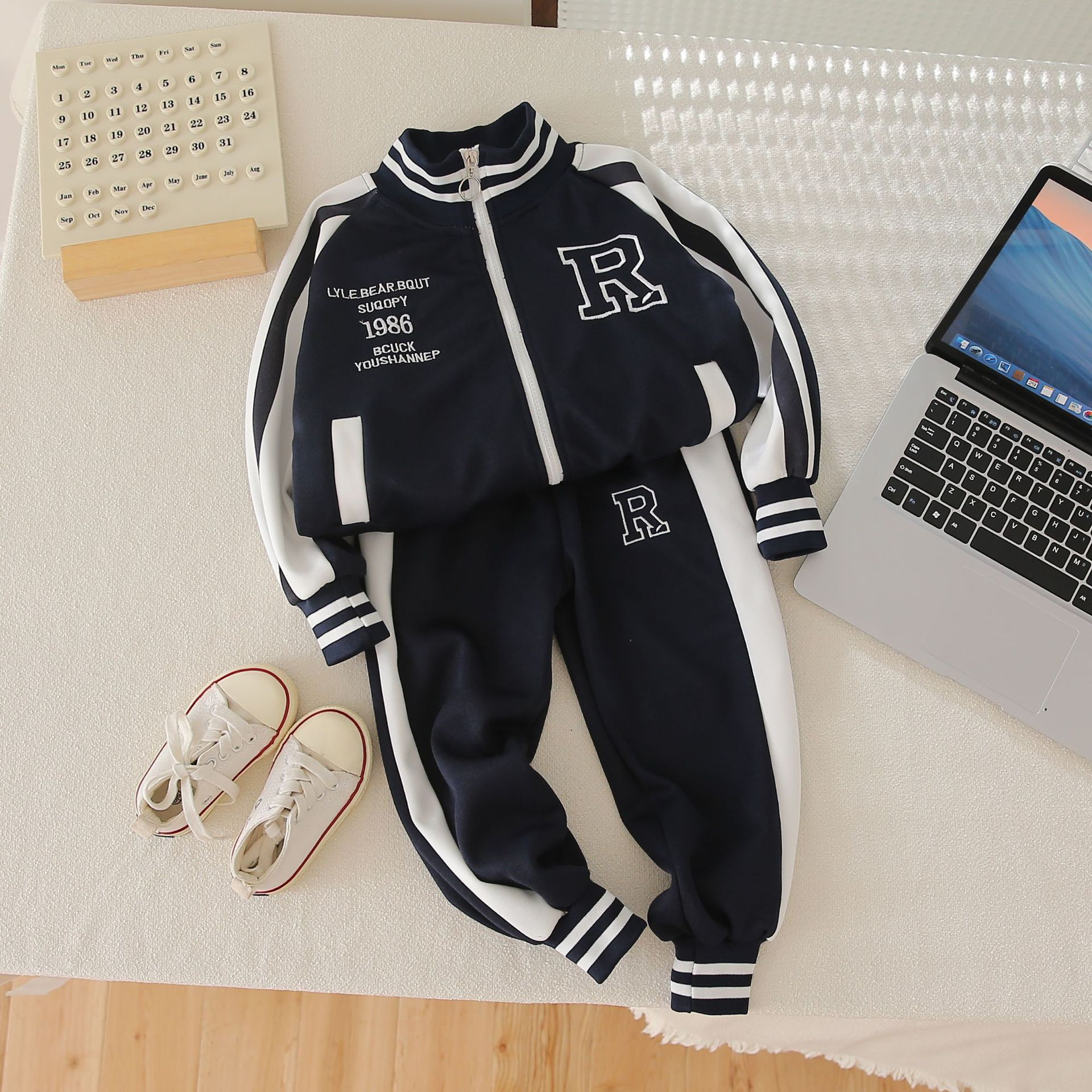 Unisex Kids' Athletic Tracksuit Set, Casual Sportswear with Zipper Jacket and Pants, Available in Multiple Colors