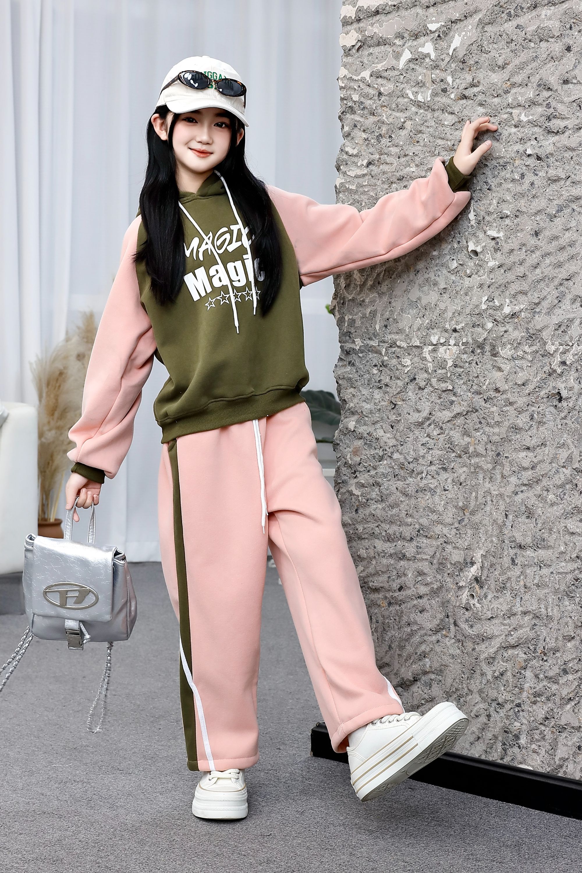 Comfortable and stylish long-sleeved pullover sweatshirt plush hoodie suit suitable for casual wear in autumn and winter 8