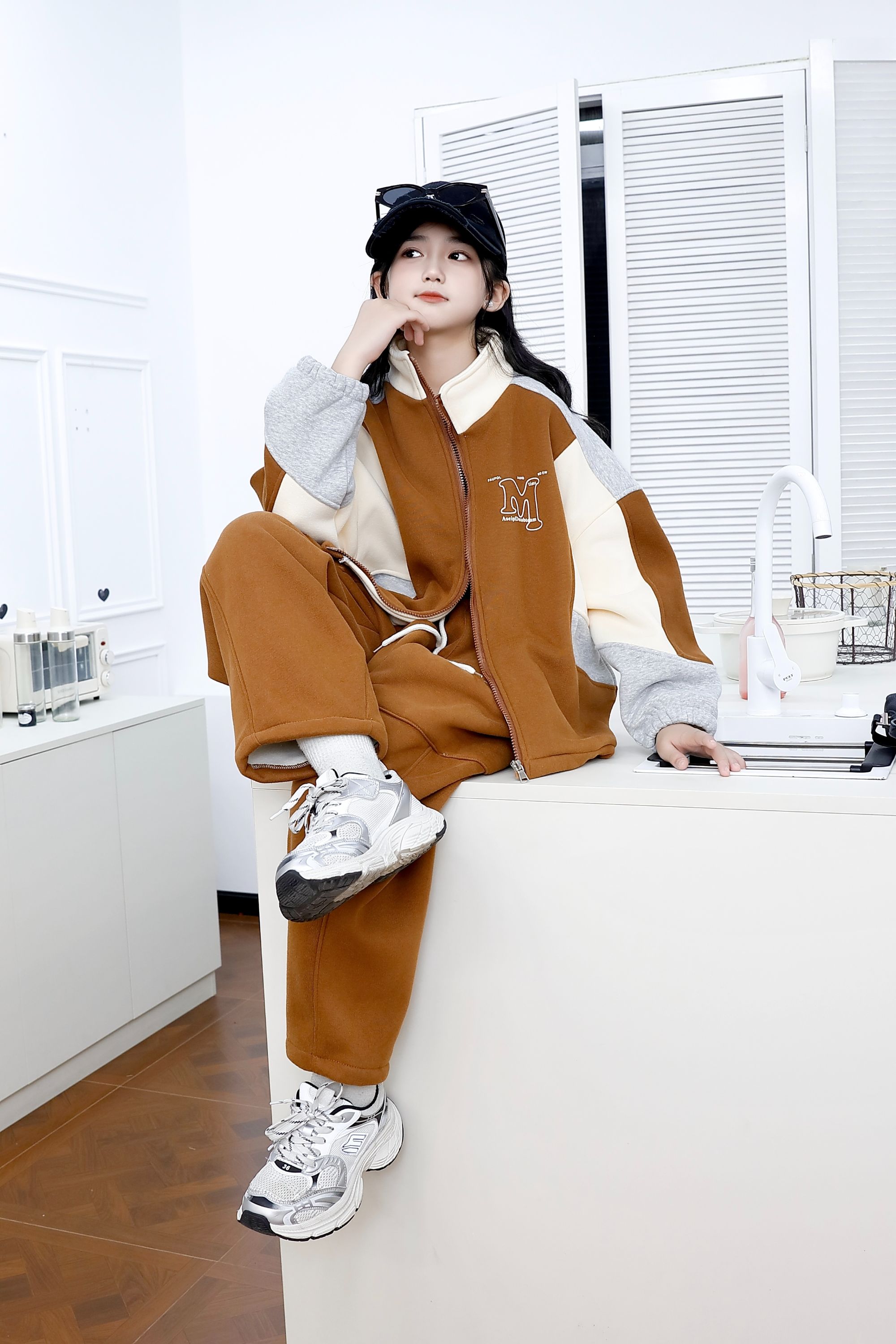 Comfortable and stylish long-sleeved pullover sweatshirt plush hoodie suit suitable for casual wear in autumn and winter 10