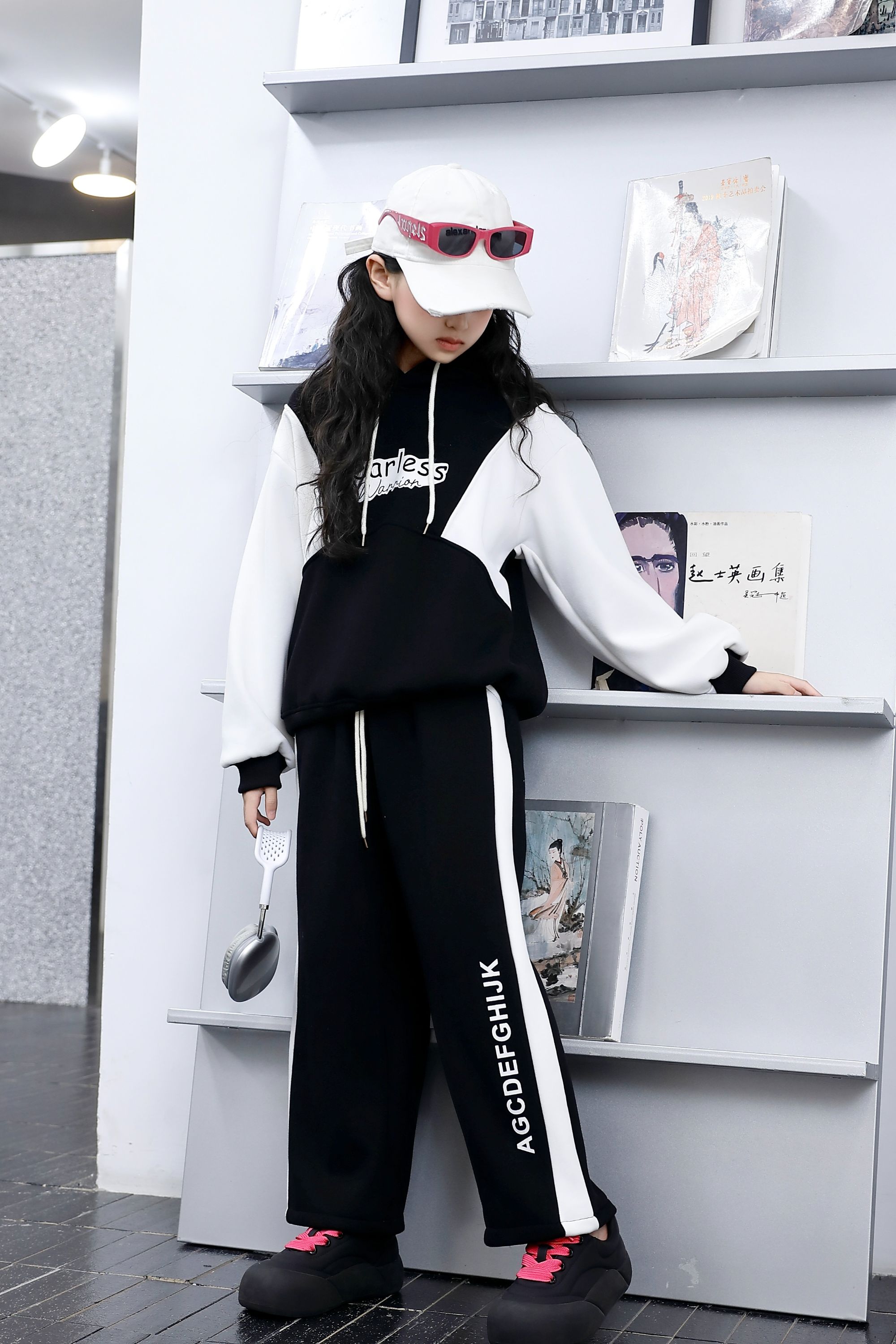 Comfortable and stylish long-sleeved pullover sweatshirt plush hoodie suit suitable for casual wear in autumn and winter 13