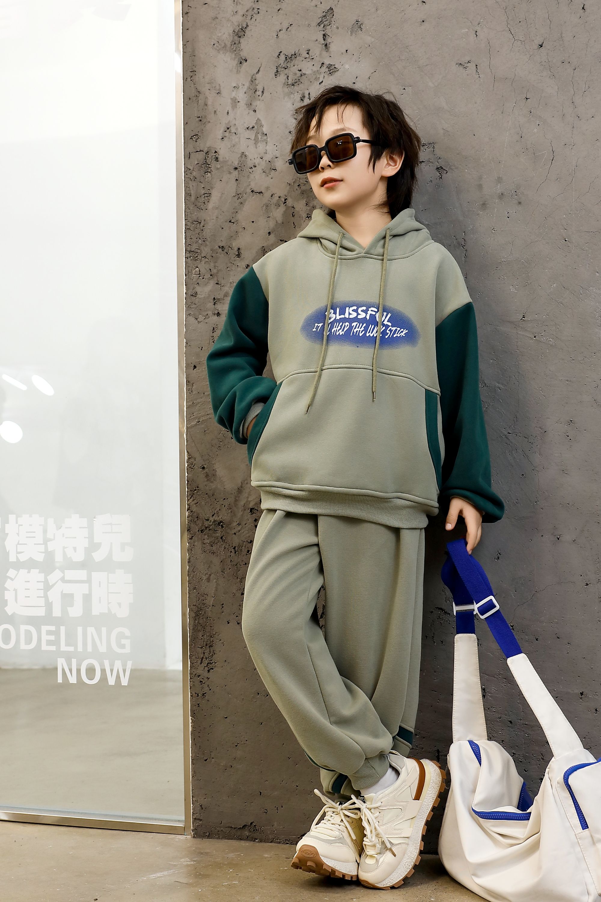 Comfortable and stylish long-sleeved pullover sweatshirt plush hoodie suit suitable for casual wear in autumn and winter 14