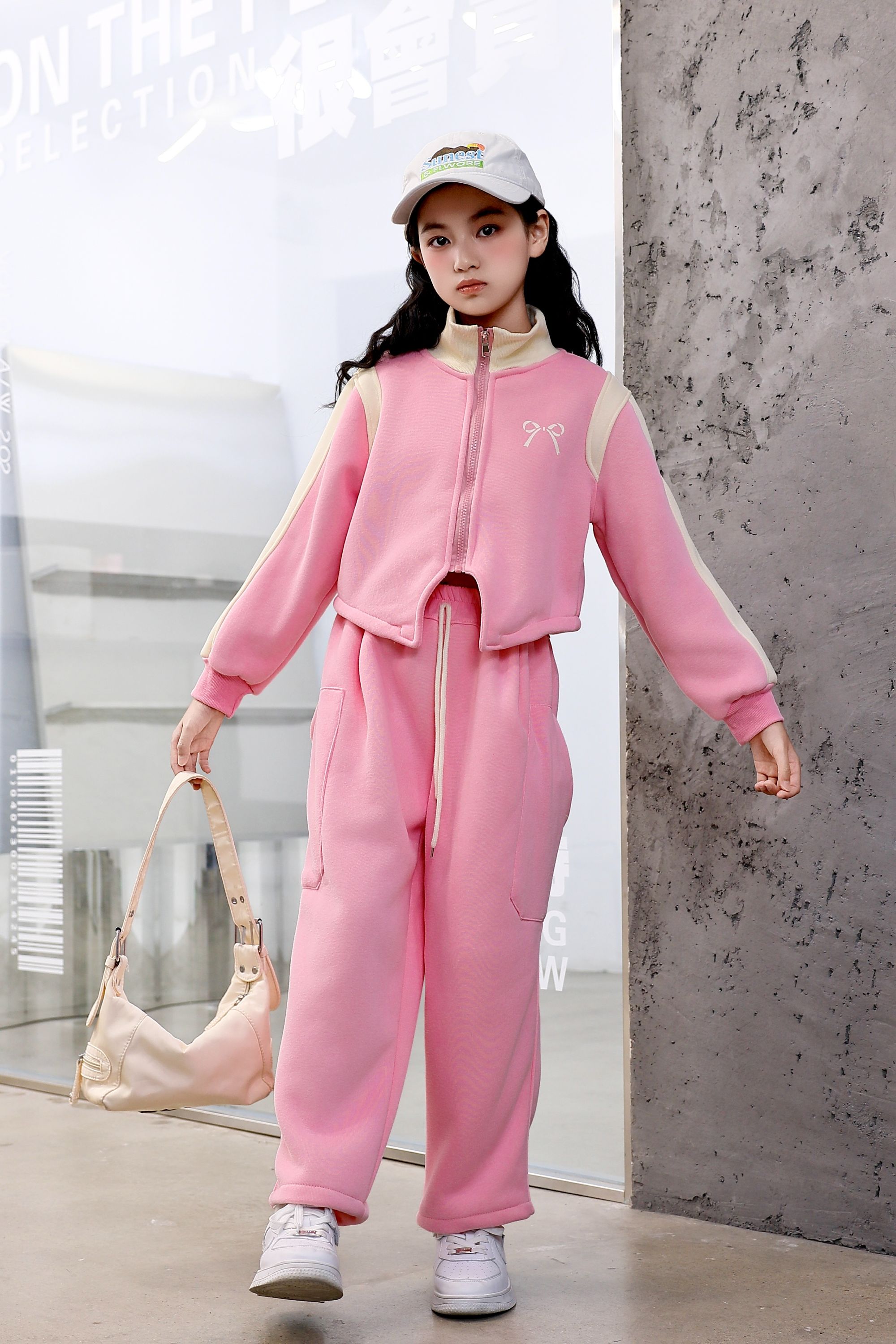 Comfortable and stylish long-sleeved pullover sweatshirt plush hoodie suit suitable for casual wear in autumn and winter 16