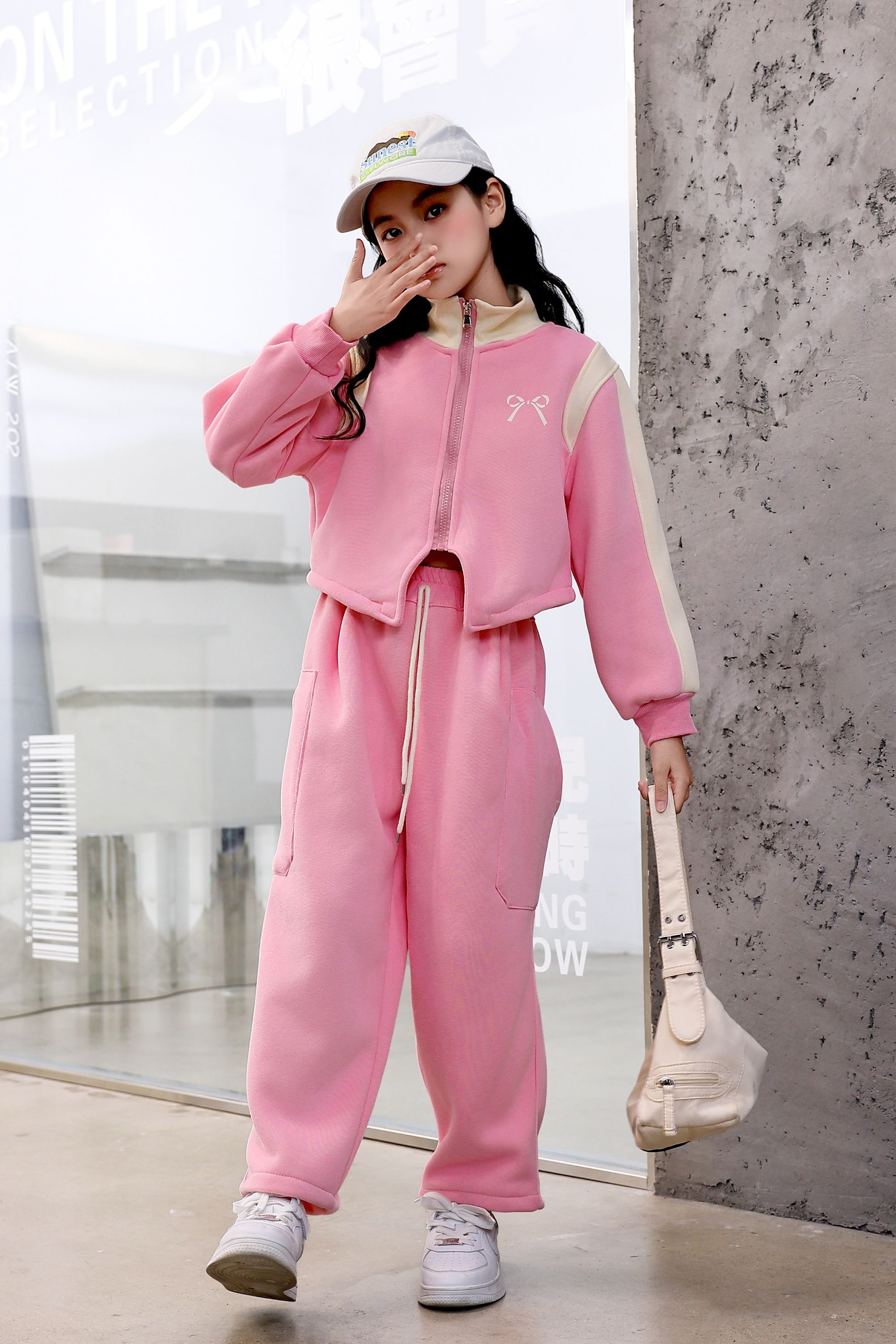 Comfortable and stylish long-sleeved pullover sweatshirt plush hoodie suit suitable for casual wear in autumn and winter 16