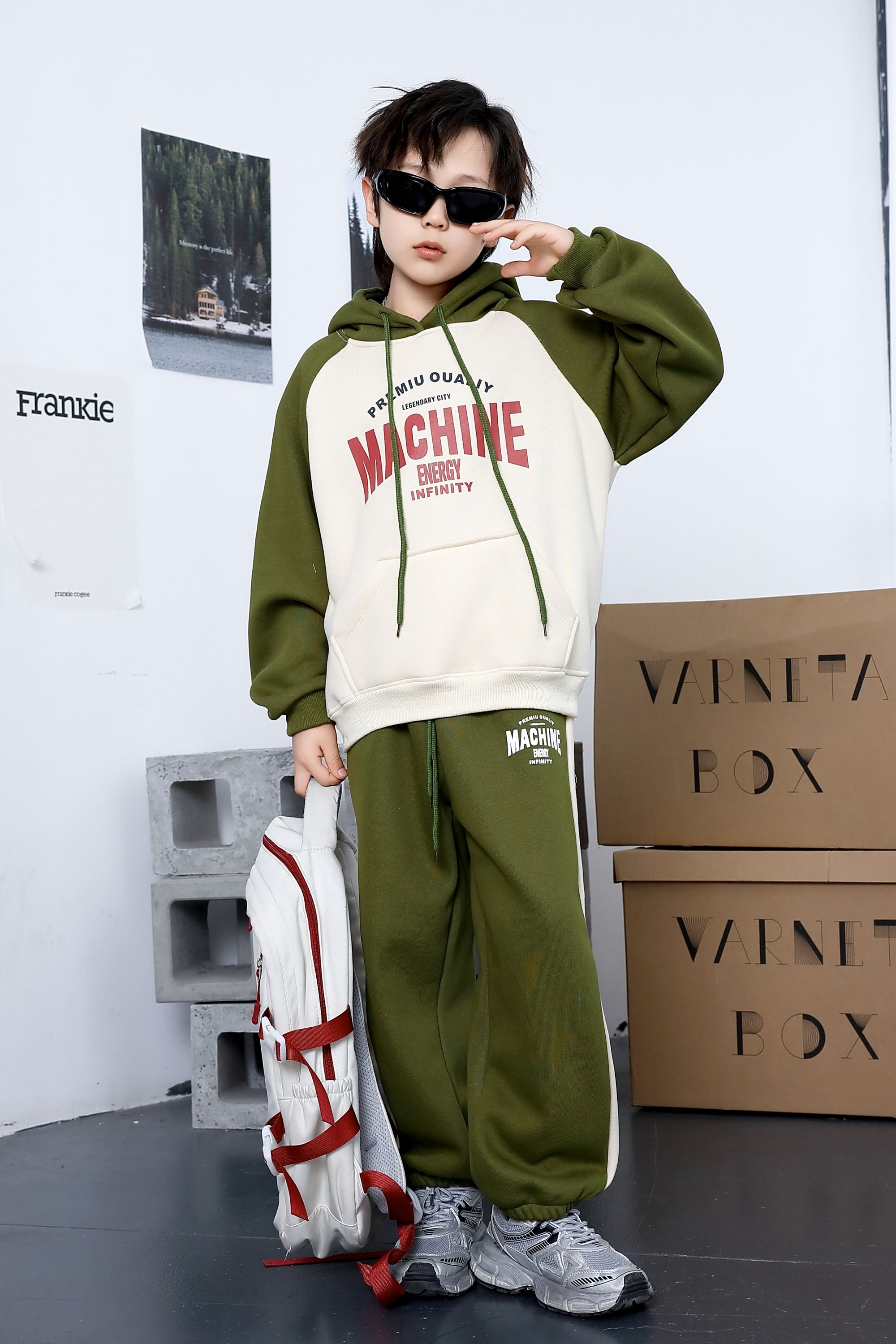 Comfortable and stylish long-sleeved pullover sweatshirt plush hoodie suit suitable for casual wear in autumn and winter 19