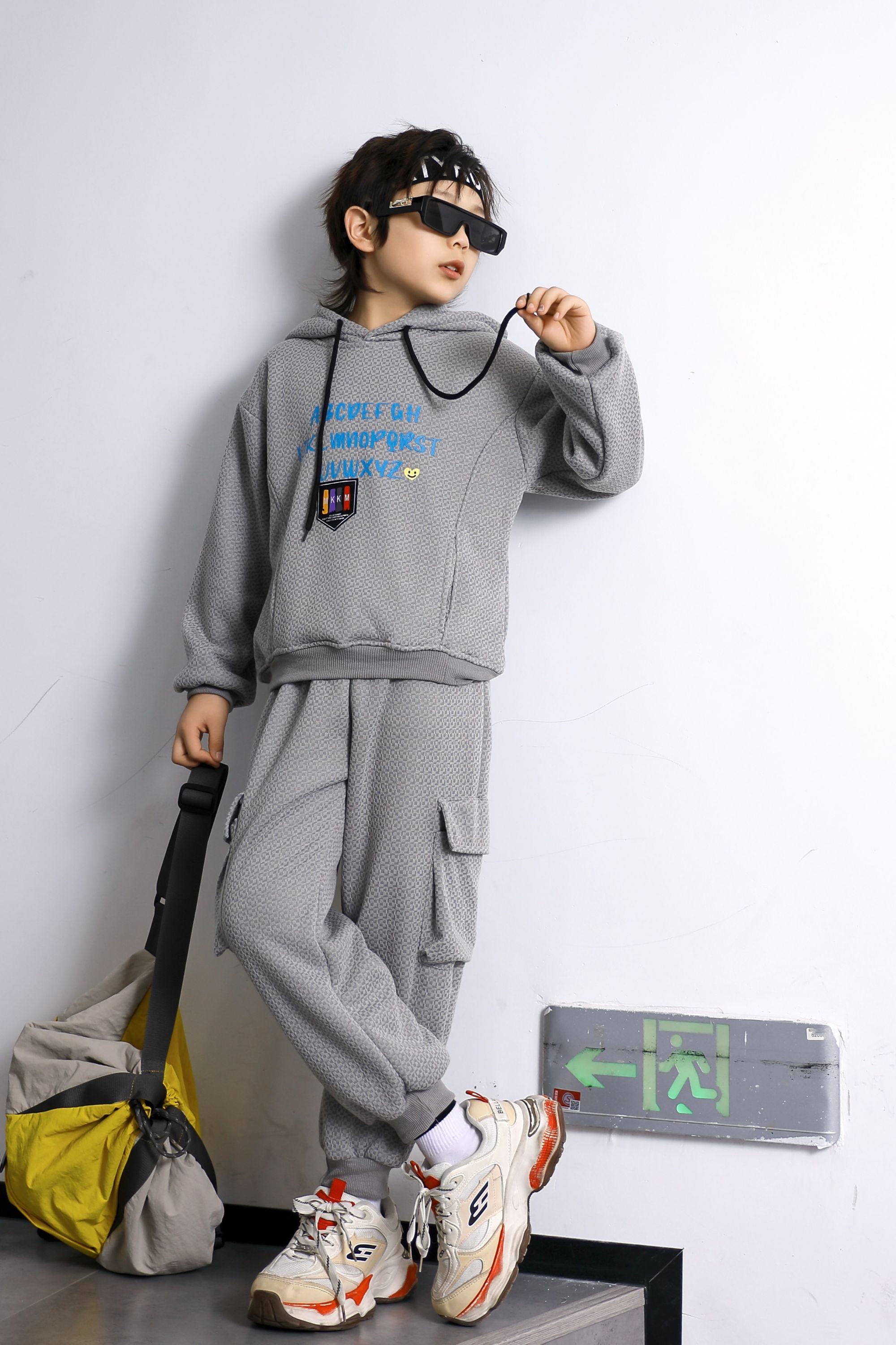 Comfortable and stylish long-sleeved pullover sweatshirt plush hoodie suit suitable for casual wear in autumn and winter 27