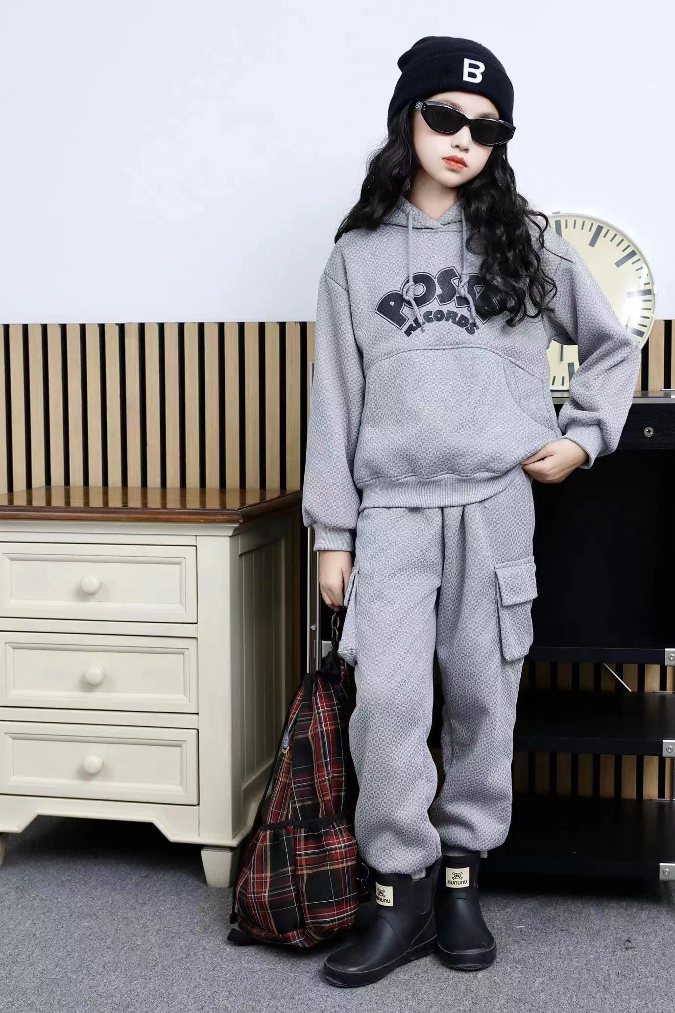 Comfortable and stylish long-sleeved pullover sweatshirt plush hoodie suit suitable for casual wear in autumn and winter 31