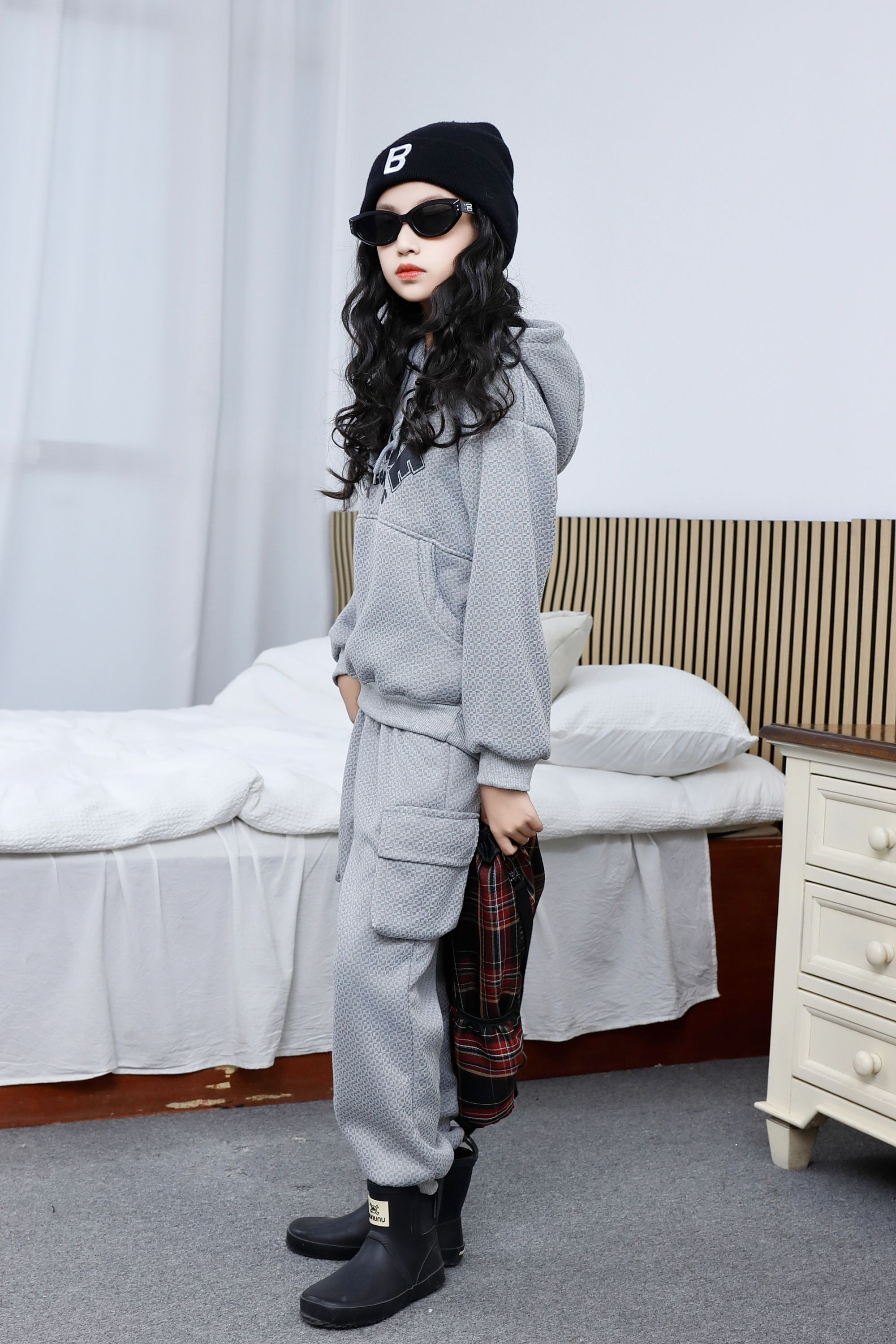 Comfortable and stylish long-sleeved pullover sweatshirt plush hoodie suit suitable for casual wear in autumn and winter 31