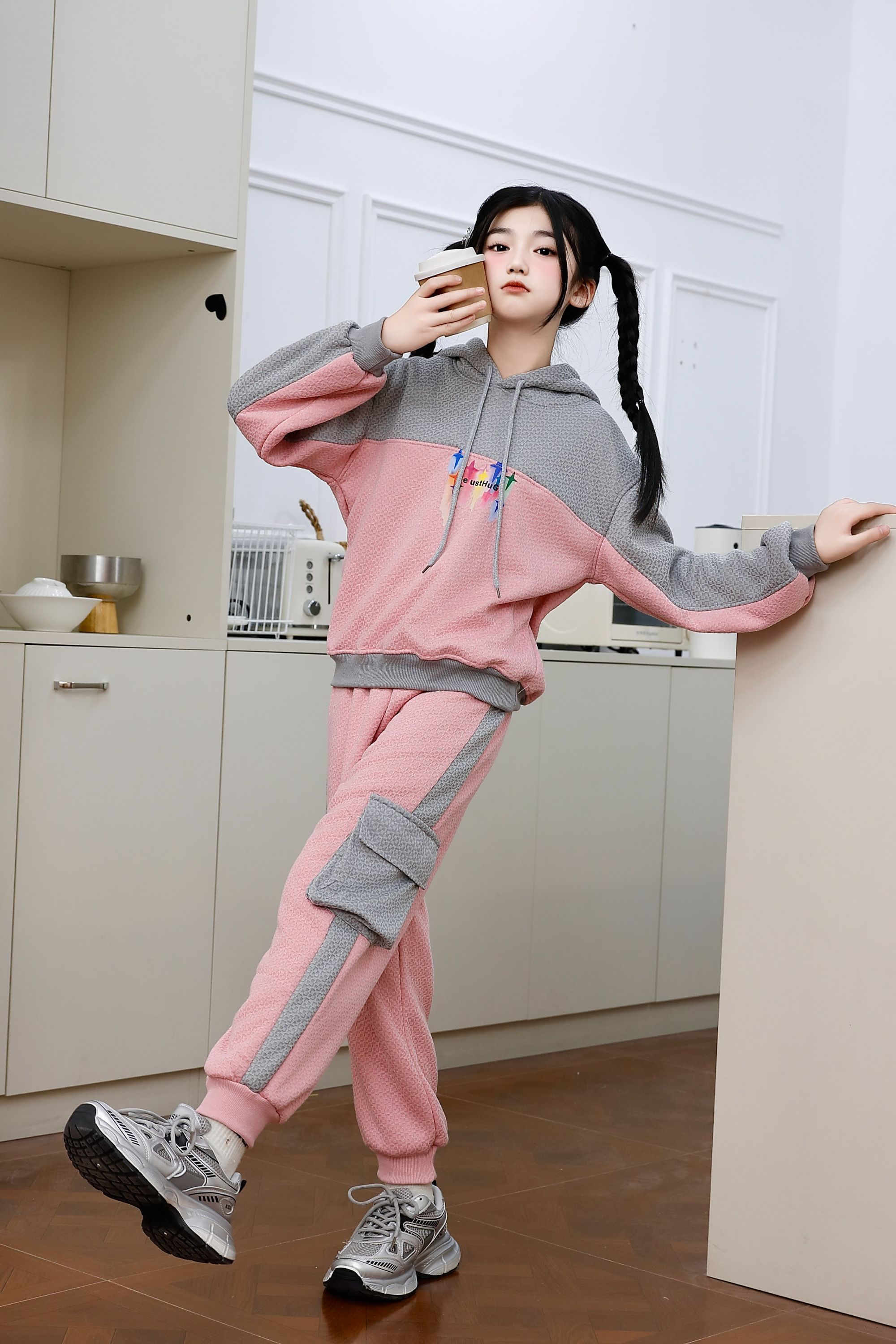 Comfortable and stylish long-sleeved pullover sweatshirt plush hoodie suit suitable for casual wear in autumn and winter 36