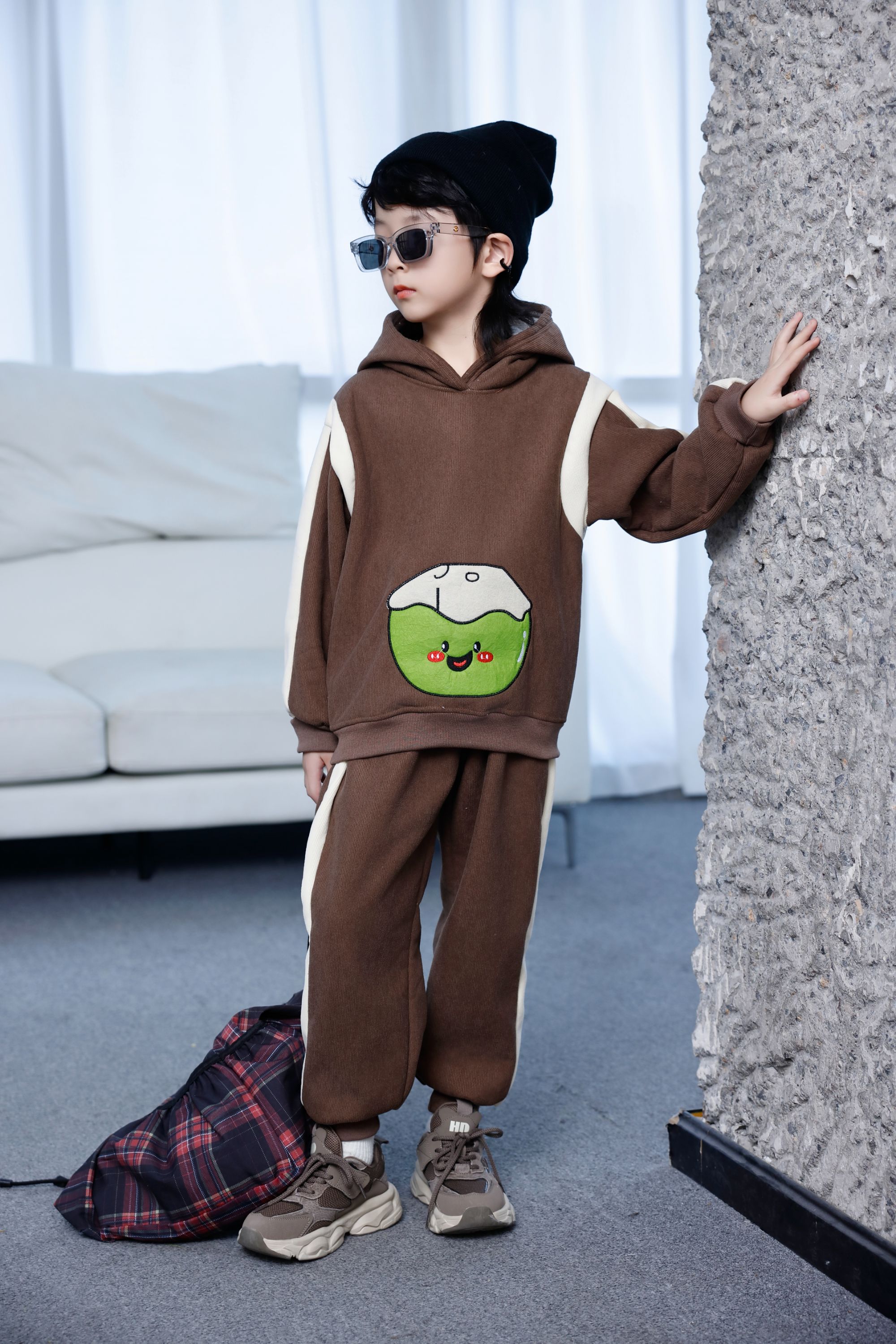 Comfortable and stylish long-sleeved pullover sweatshirt plush hoodie suit suitable for casual wear in autumn and winter 38