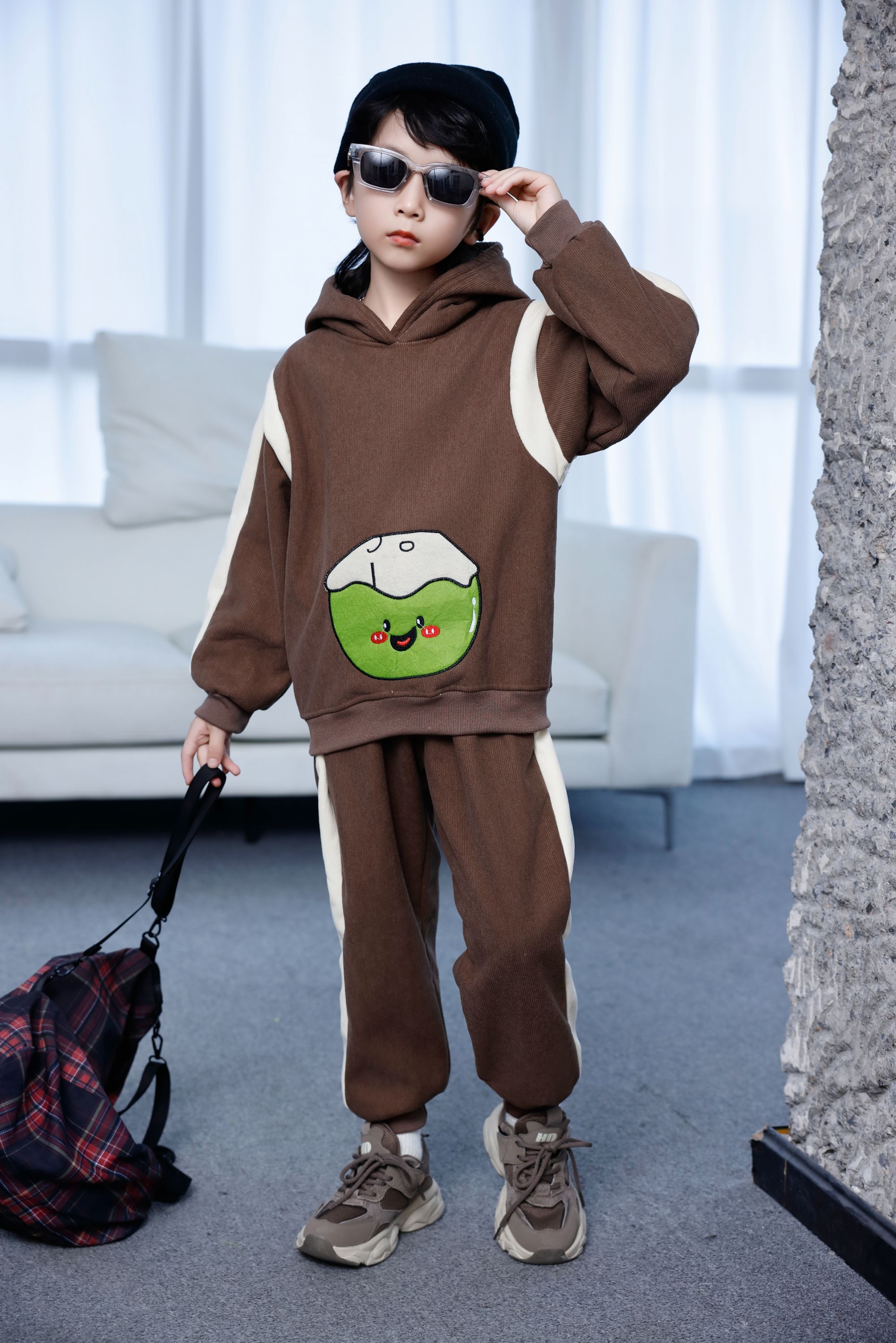 Comfortable and stylish long-sleeved pullover sweatshirt plush hoodie suit suitable for casual wear in autumn and winter 38