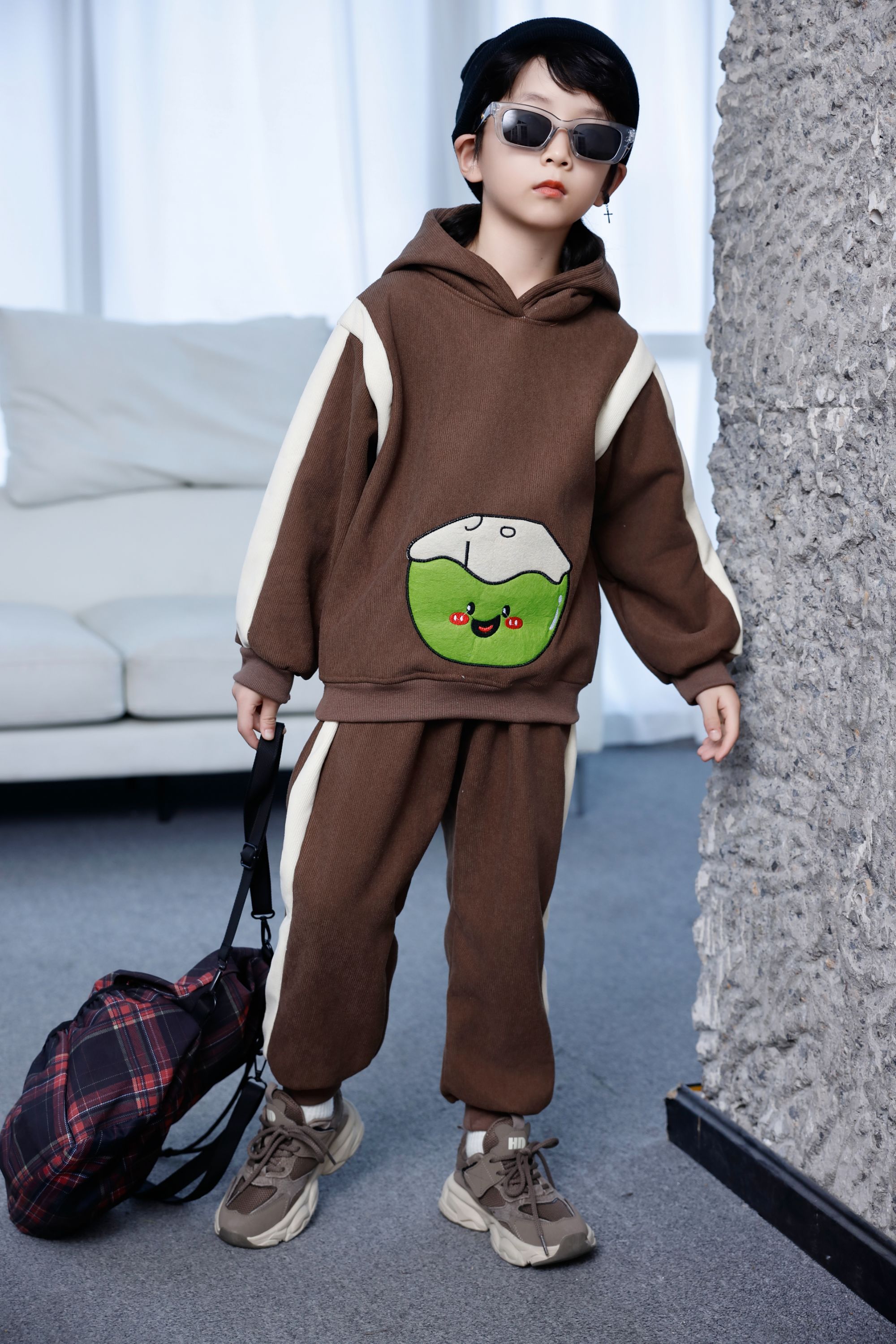 Comfortable and stylish long-sleeved pullover sweatshirt plush hoodie suit suitable for casual wear in autumn and winter 38