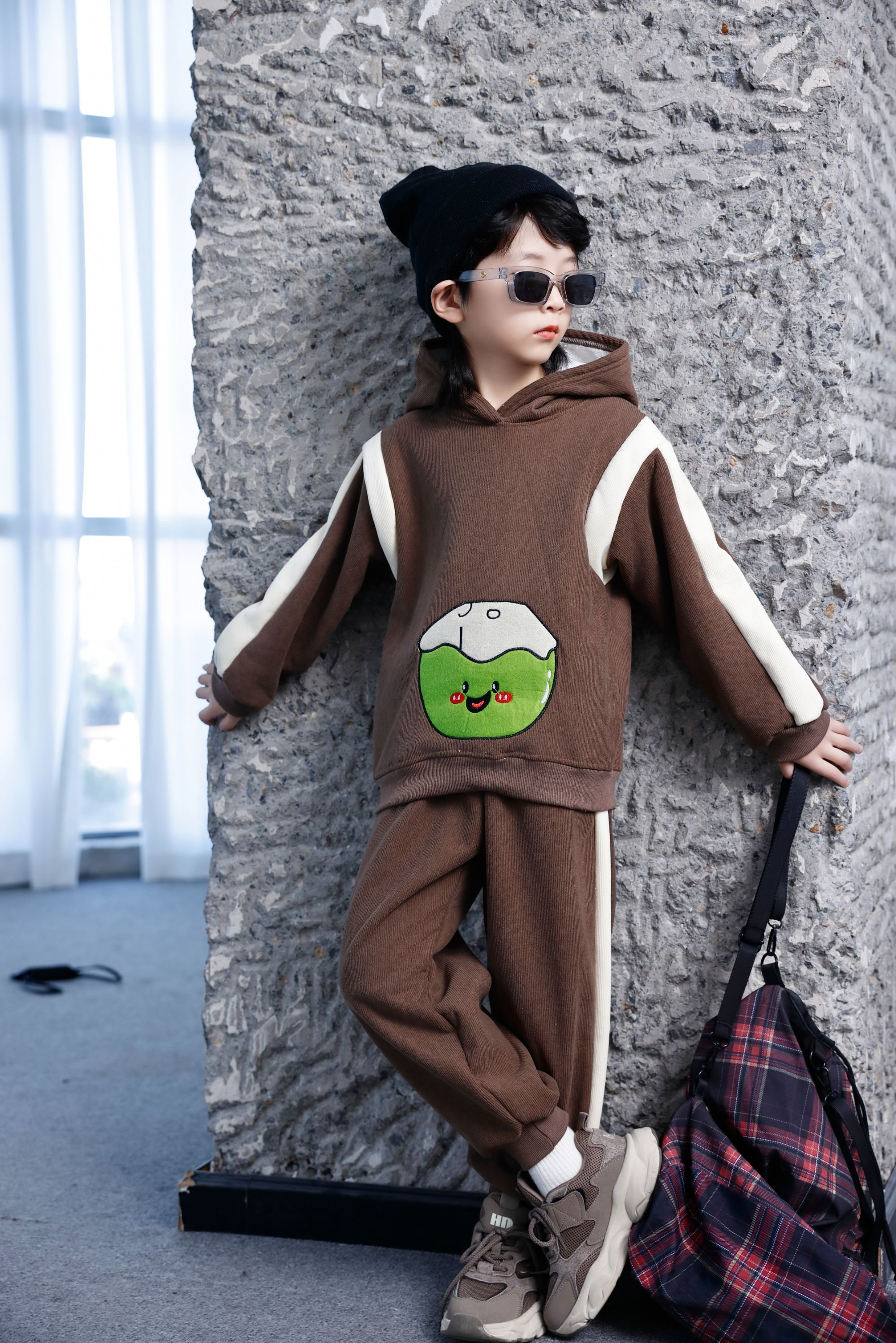 Comfortable and stylish long-sleeved pullover sweatshirt plush hoodie suit suitable for casual wear in autumn and winter 38