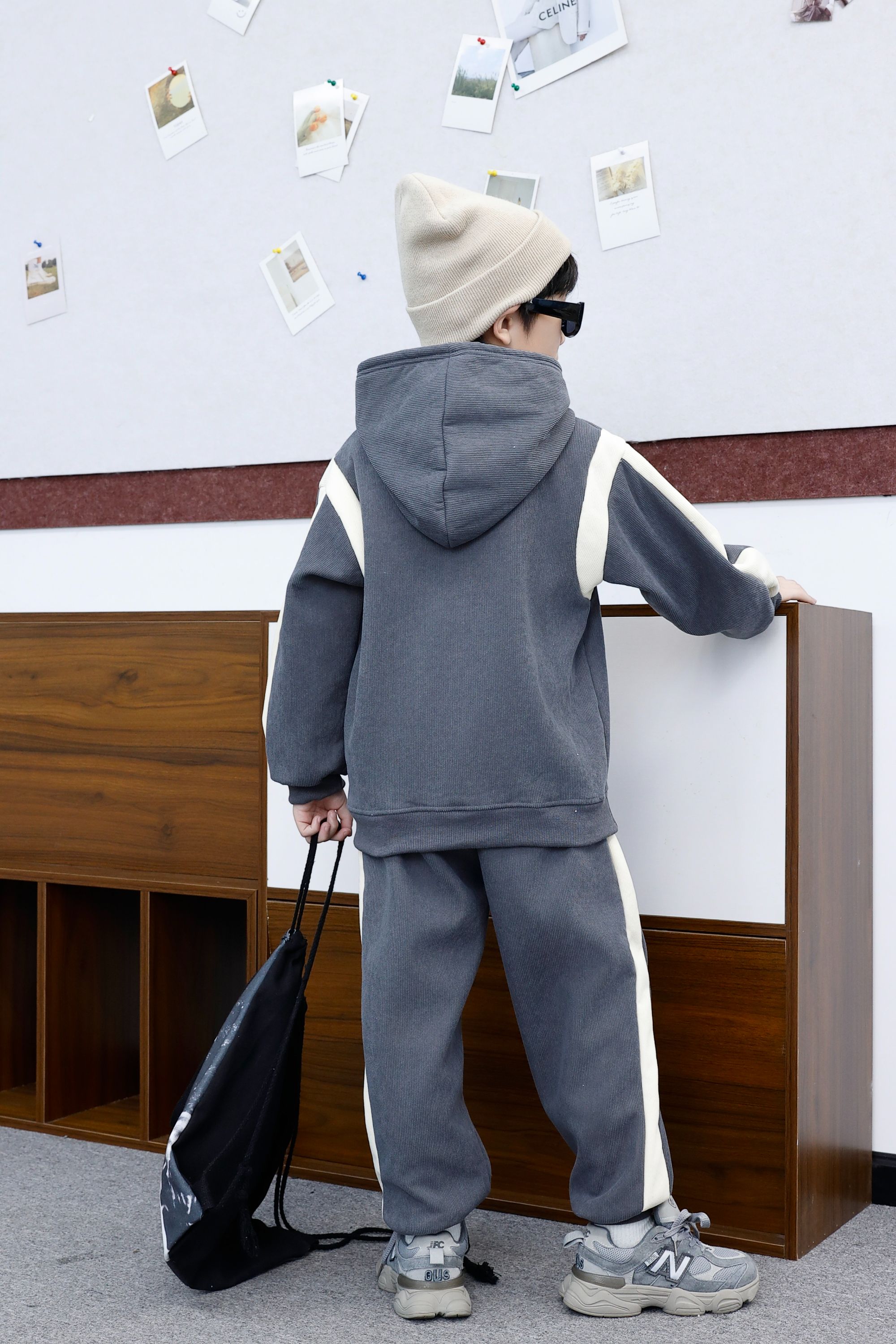 Comfortable and stylish long-sleeved pullover sweatshirt plush hoodie suit suitable for casual wear in autumn and winter 39