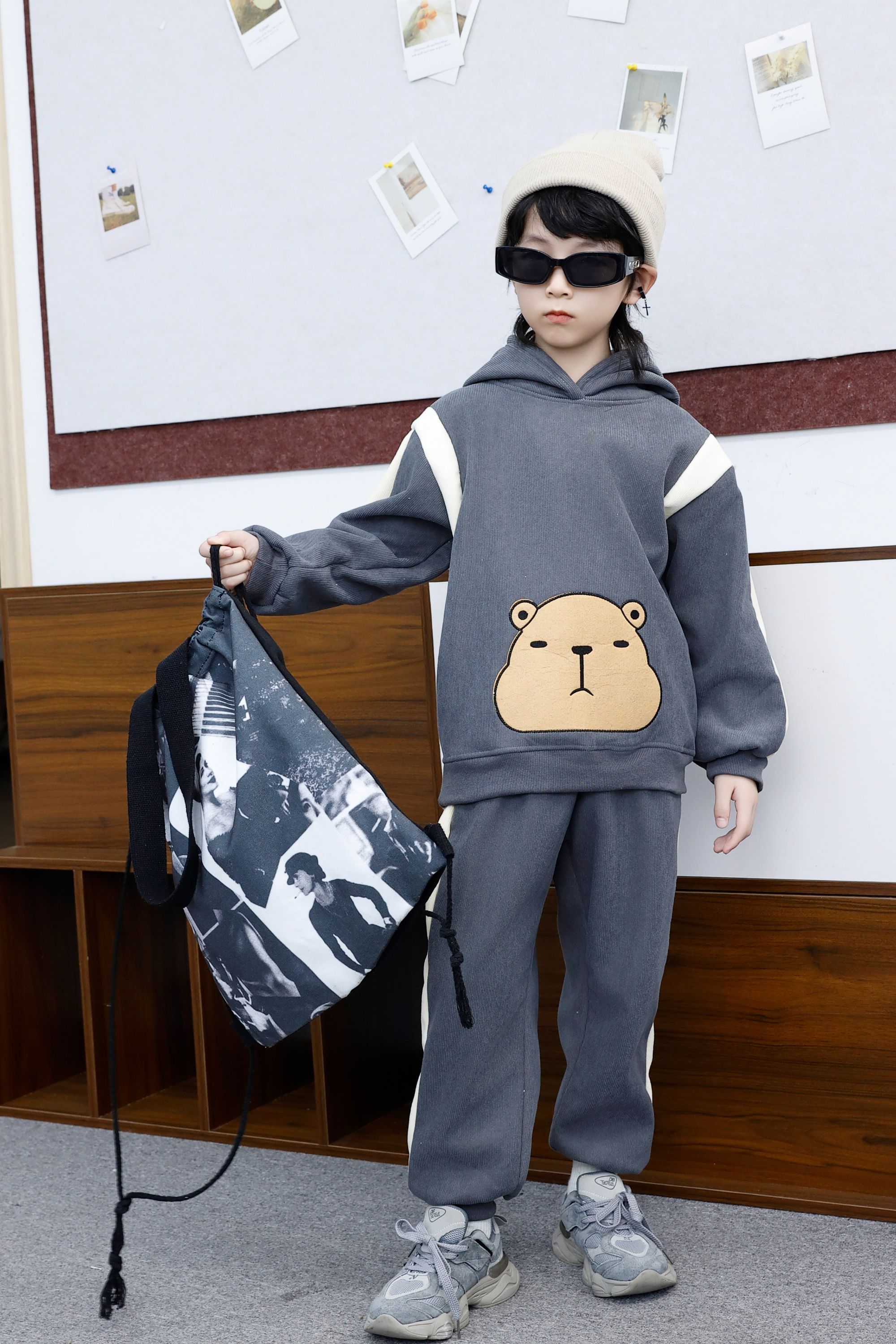 Comfortable and stylish long-sleeved pullover sweatshirt plush hoodie suit suitable for casual wear in autumn and winter 39