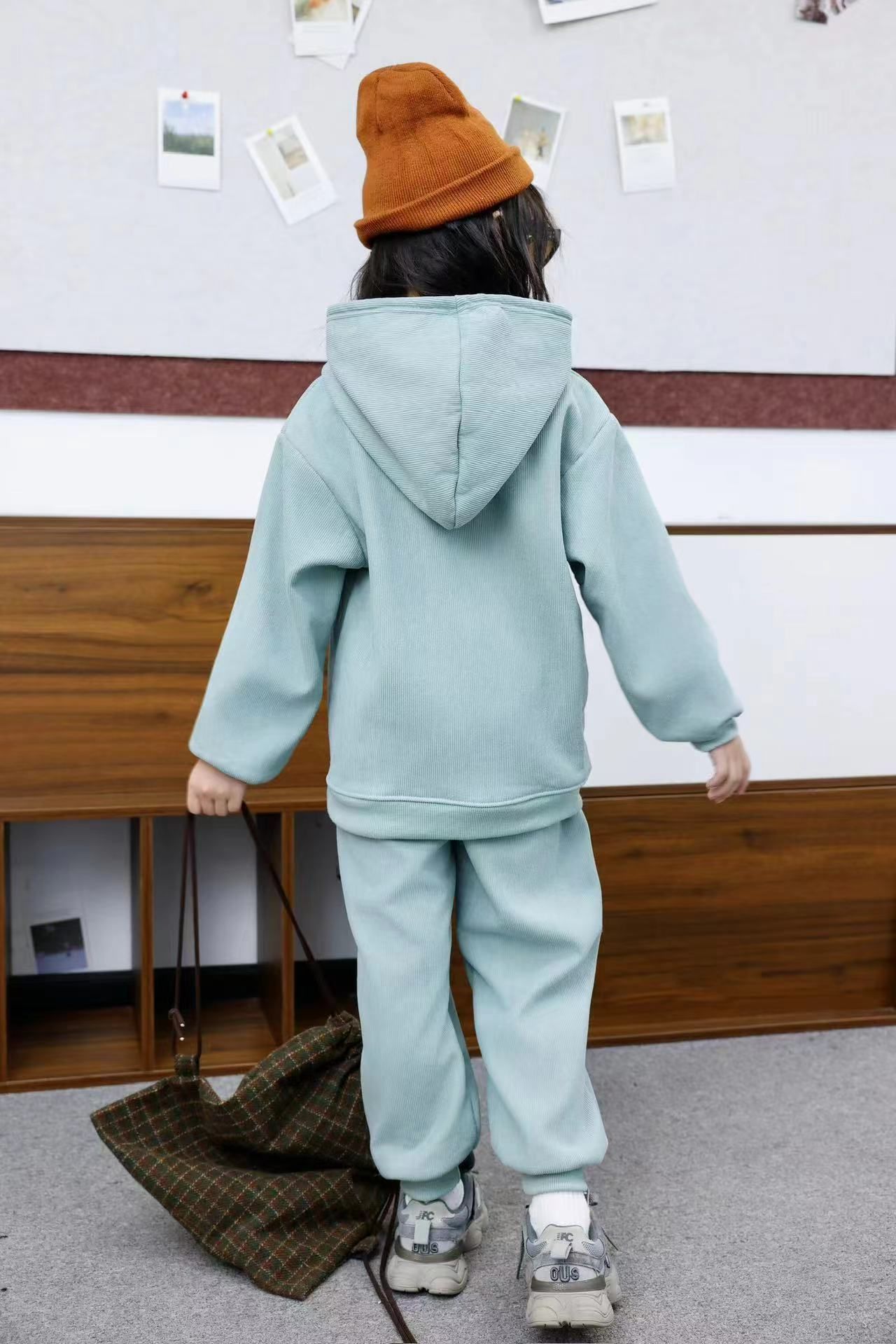 Comfortable and stylish long-sleeved pullover sweatshirt plush hoodie suit suitable for casual wear in autumn and winter 43