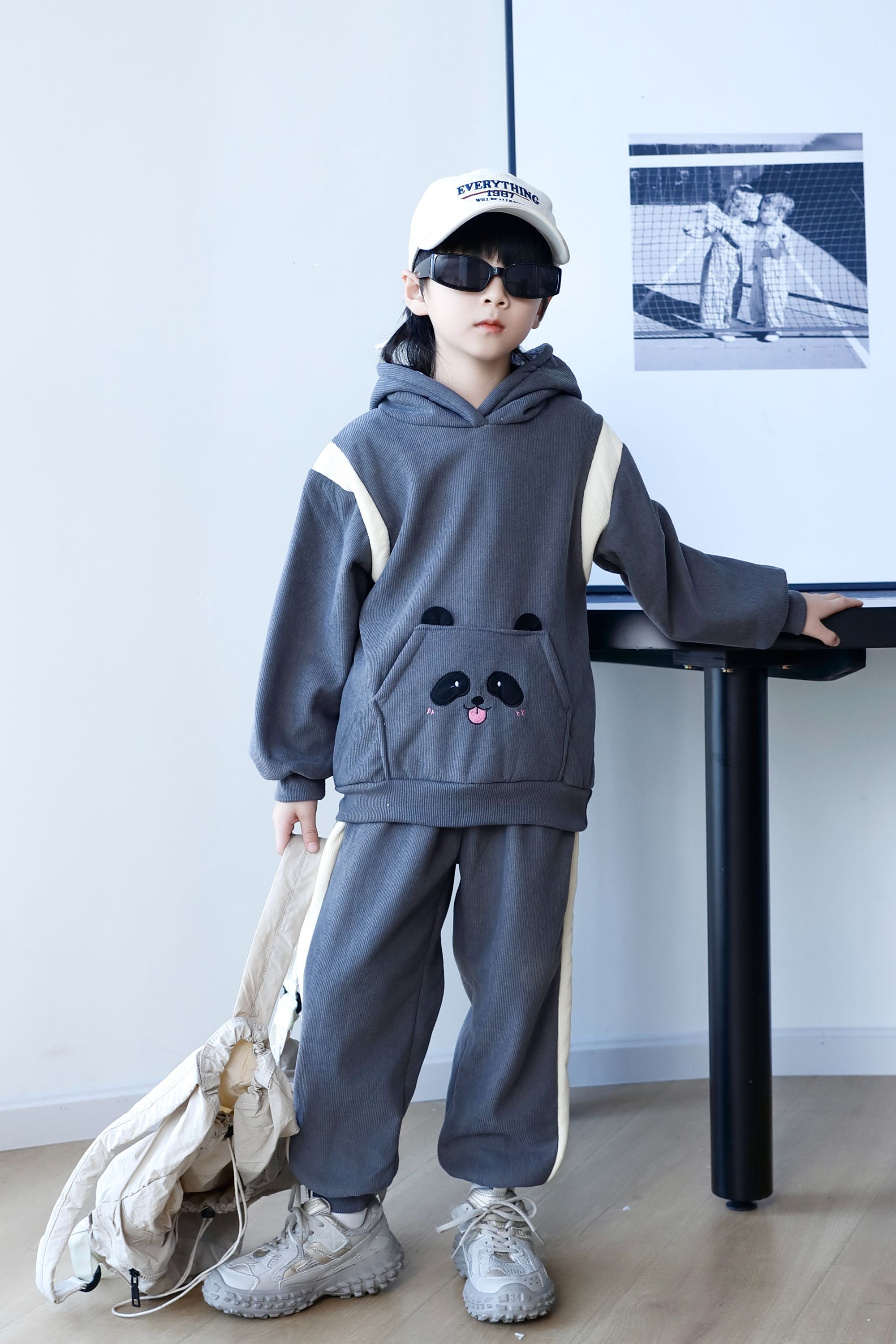 Comfortable and stylish long-sleeved pullover sweatshirt plush hoodie suit suitable for casual wear in autumn and winter 47