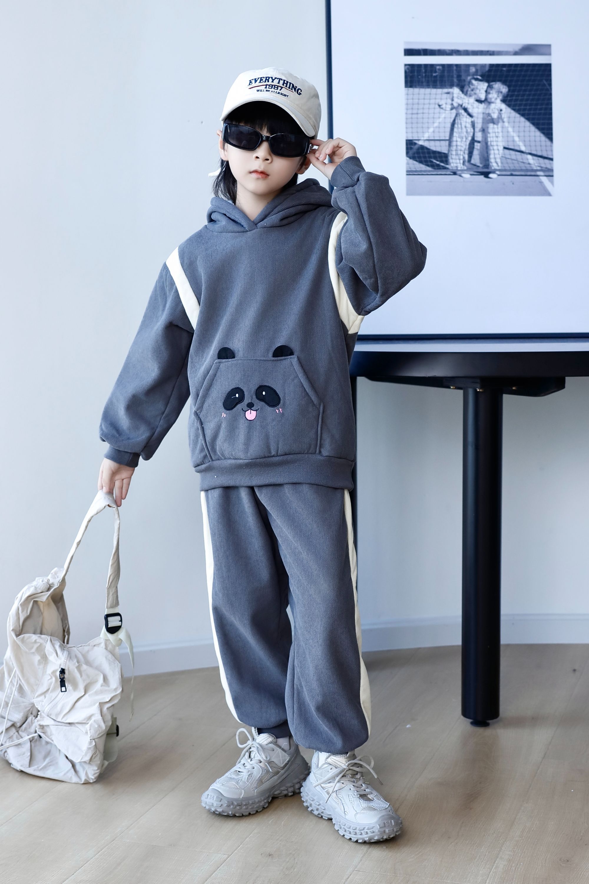 Comfortable and stylish long-sleeved pullover sweatshirt plush hoodie suit suitable for casual wear in autumn and winter 47