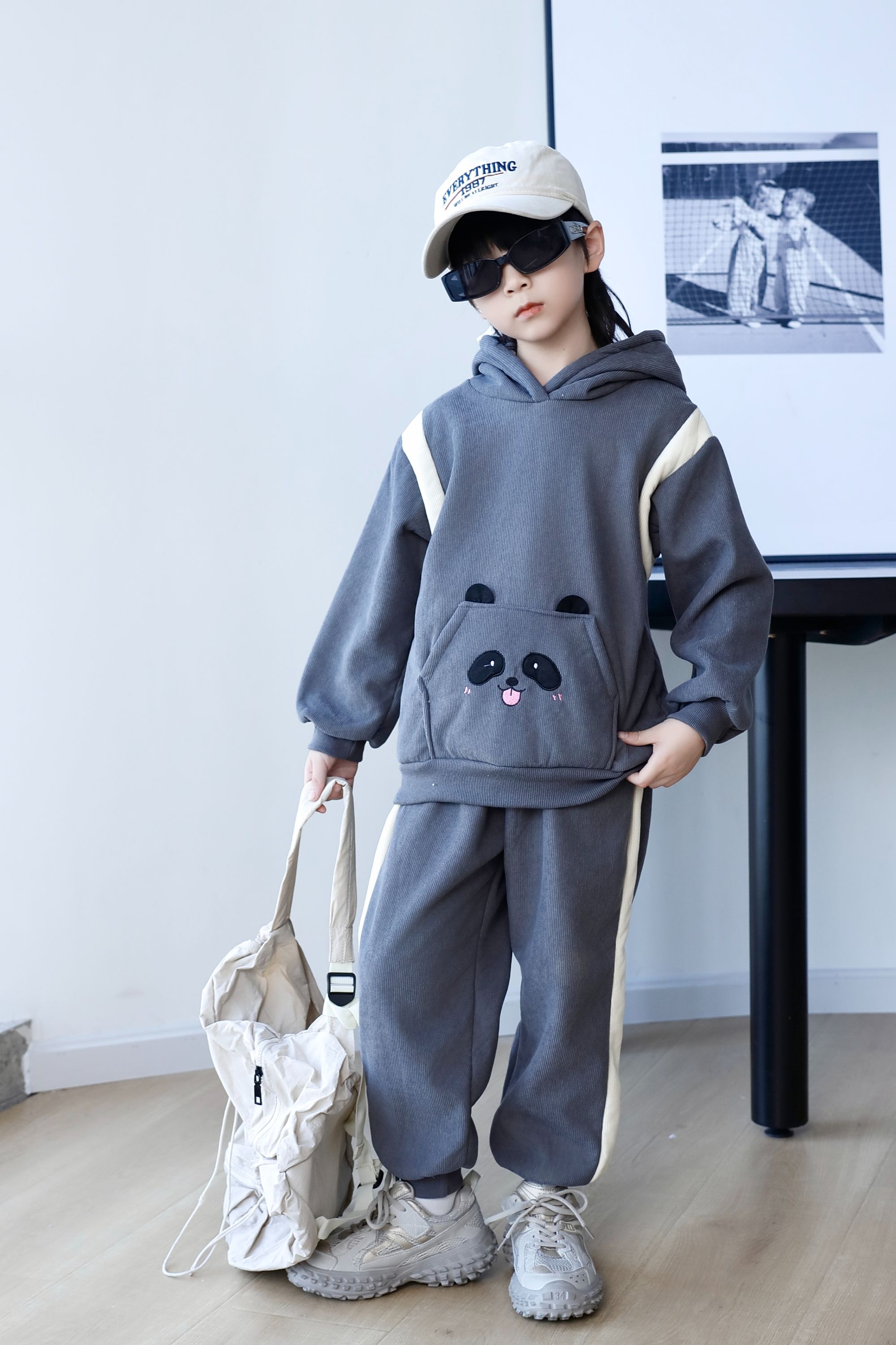 Comfortable and stylish long-sleeved pullover sweatshirt plush hoodie suit suitable for casual wear in autumn and winter 47