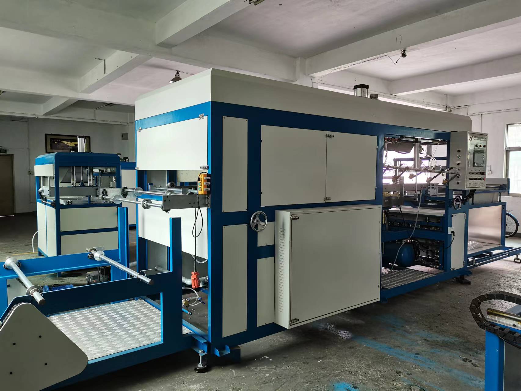 Fully Automated, High-efficiency Plastic Thermoforming, Vacuum Forming/Molding, Food Packaging, and Disposable Plastic Supplies