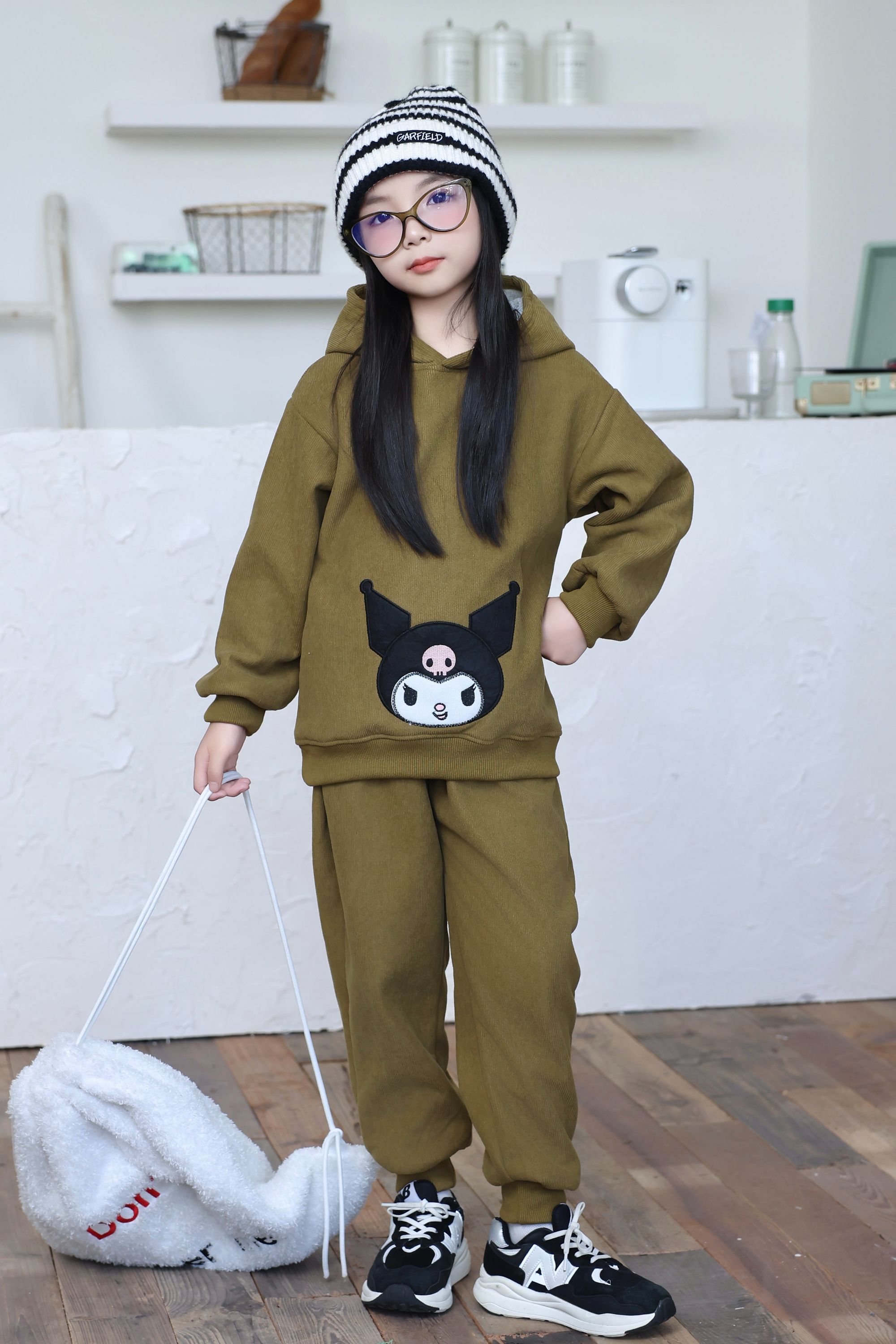 Comfortable and stylish long-sleeved pullover sweatshirt plush hoodie suit suitable for casual wear in autumn and winter 51