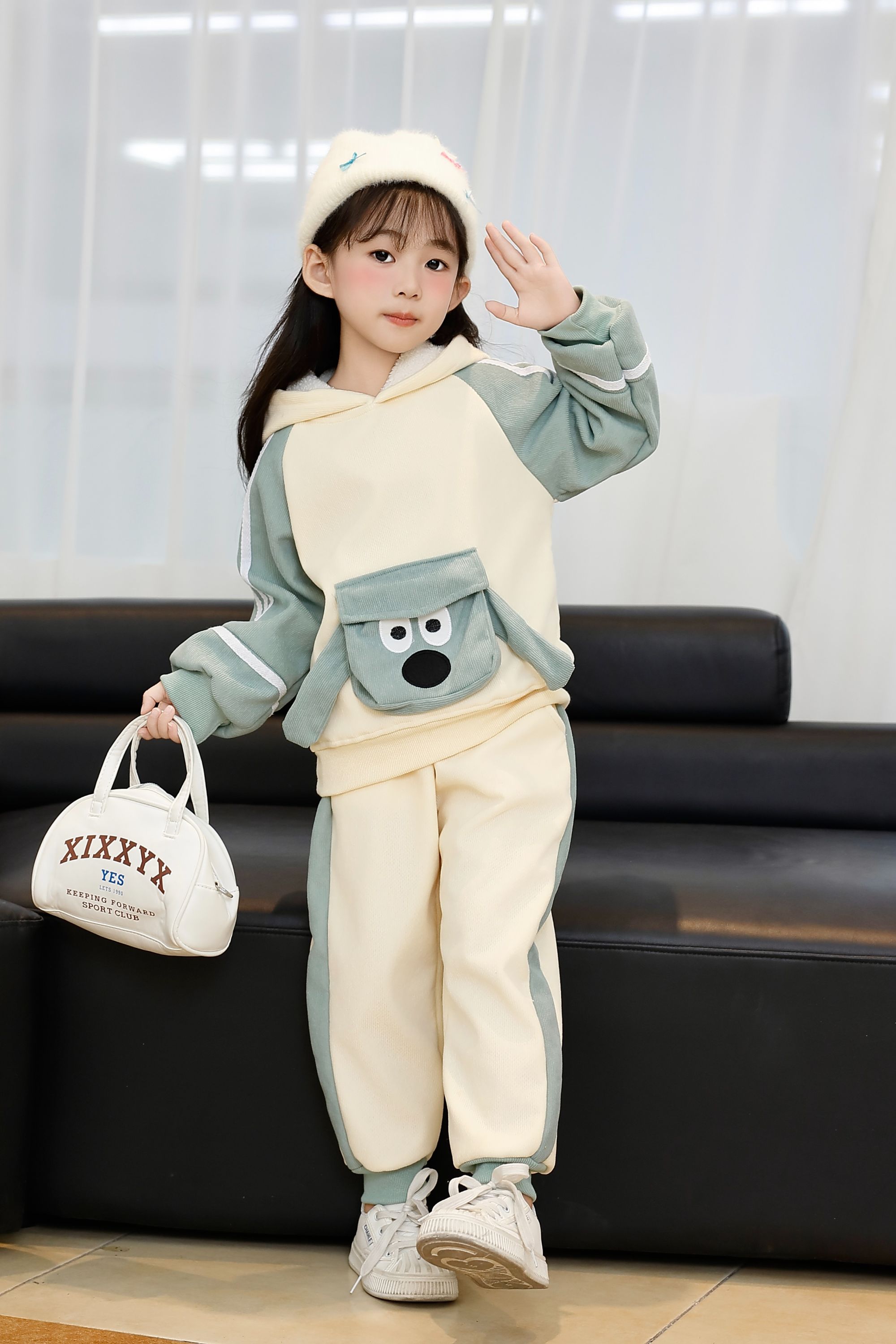 Comfortable and stylish long-sleeved pullover sweatshirt plush hoodie suit suitable for casual wear in autumn and winter 53