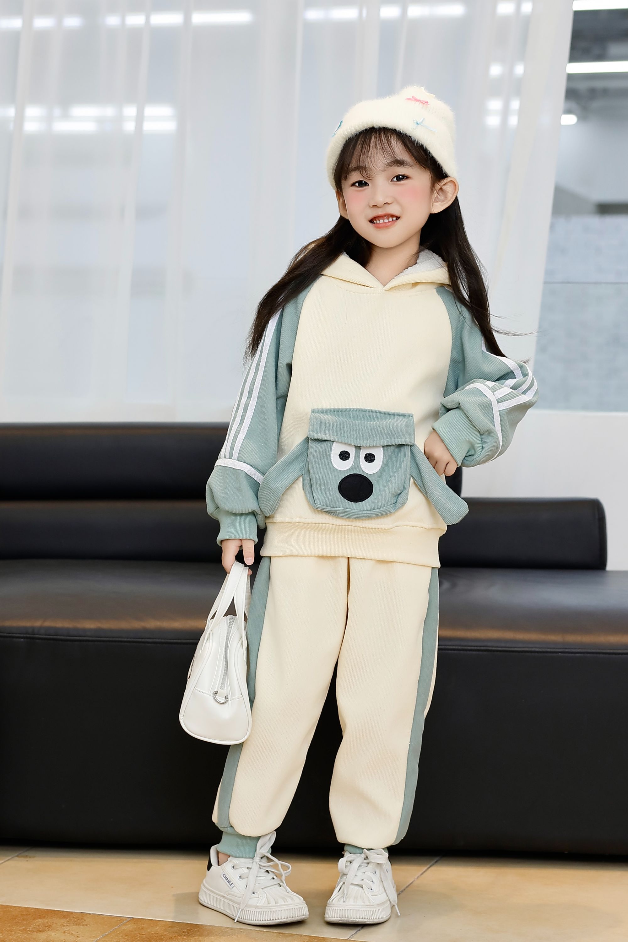 Comfortable and stylish long-sleeved pullover sweatshirt plush hoodie suit suitable for casual wear in autumn and winter 53