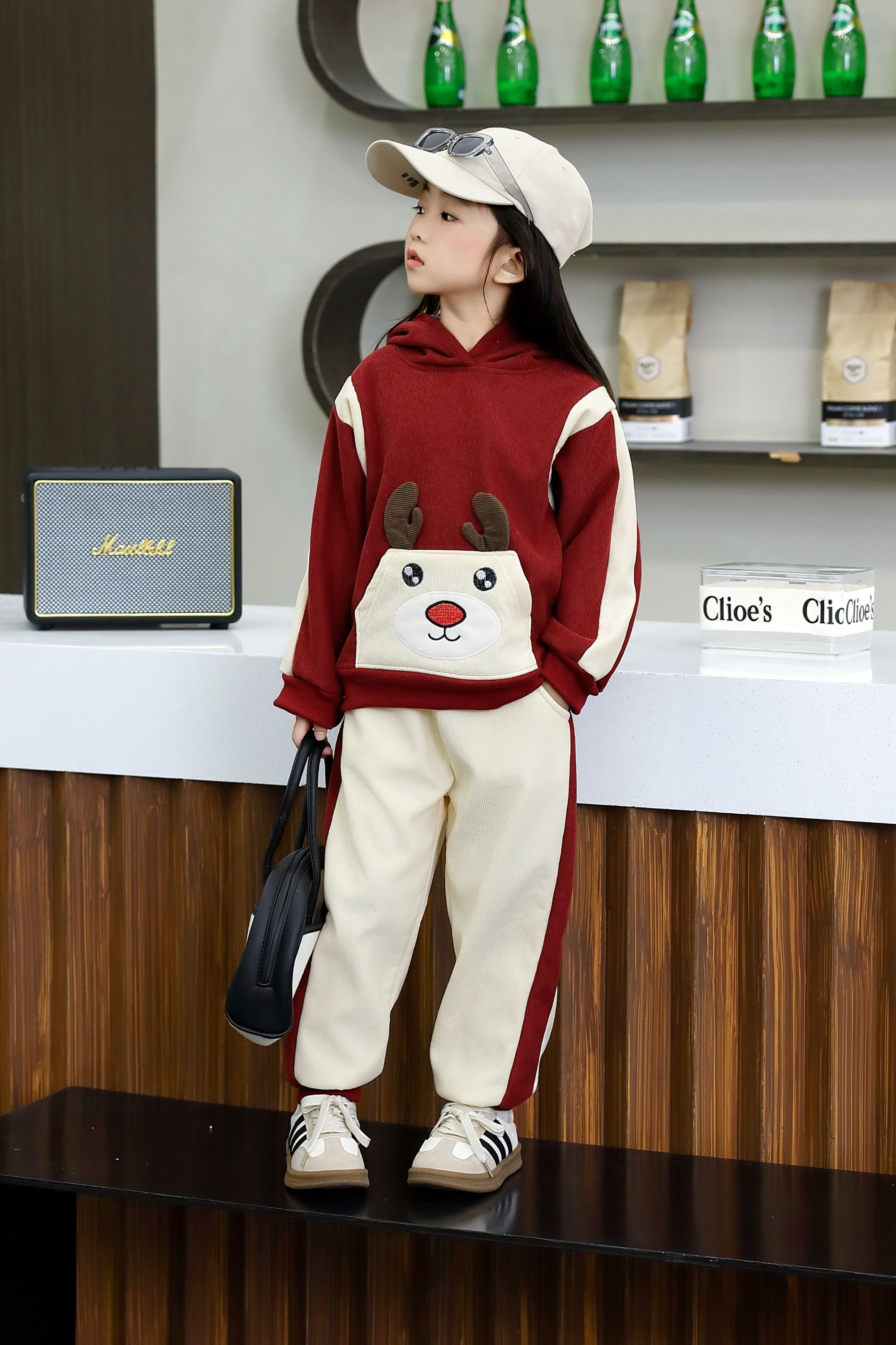 Comfortable and stylish long-sleeved pullover sweatshirt plush hoodie suit suitable for casual wear in autumn and winter 55