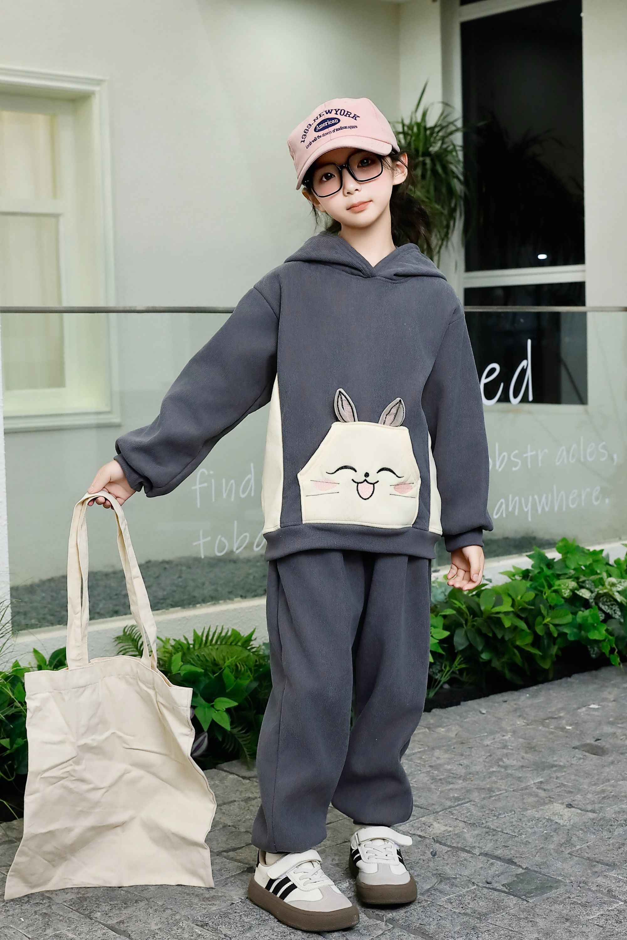 Comfortable and stylish long-sleeved pullover sweatshirt plush hoodie suit suitable for casual wear in autumn and winter 56