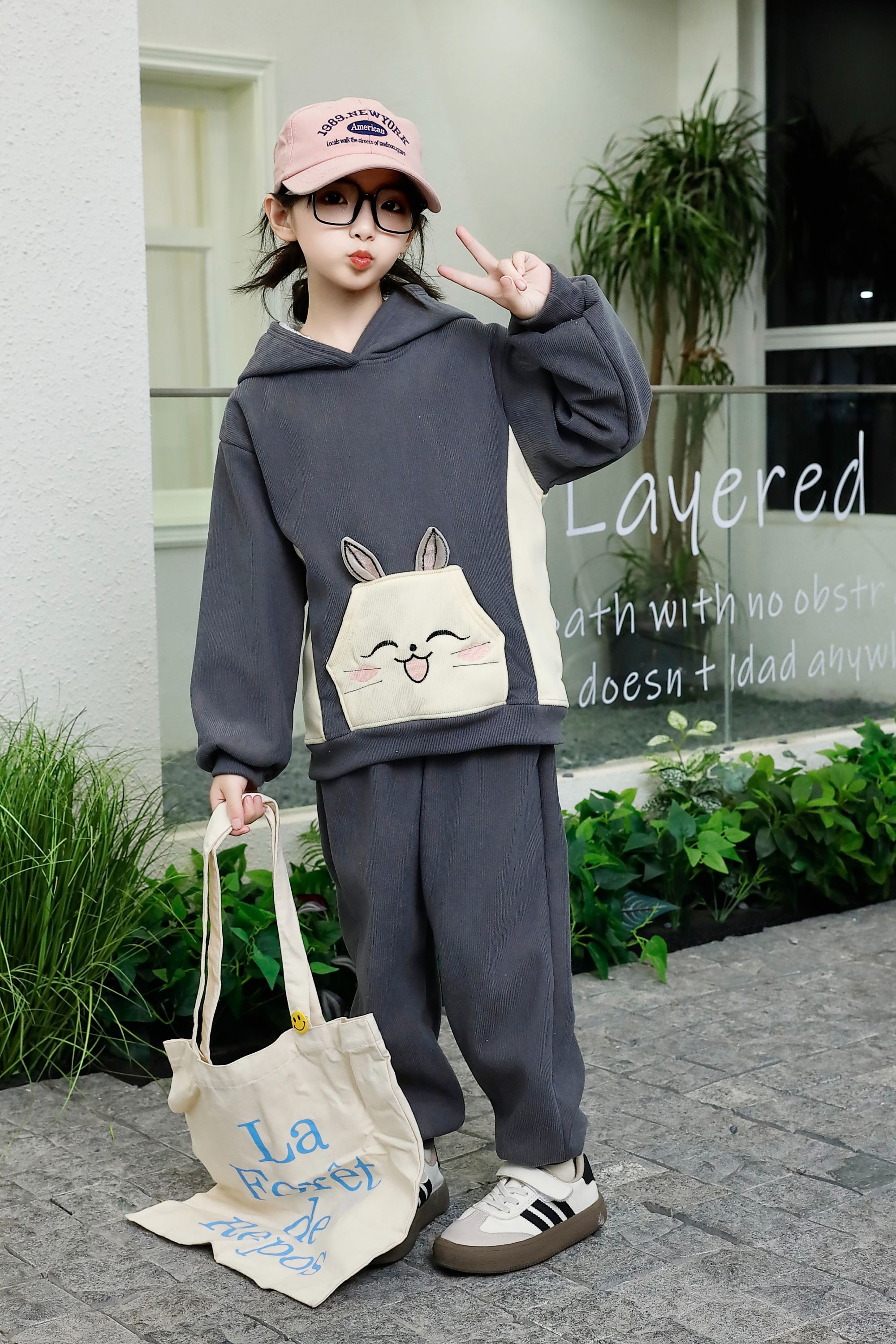 Comfortable and stylish long-sleeved pullover sweatshirt plush hoodie suit suitable for casual wear in autumn and winter 56