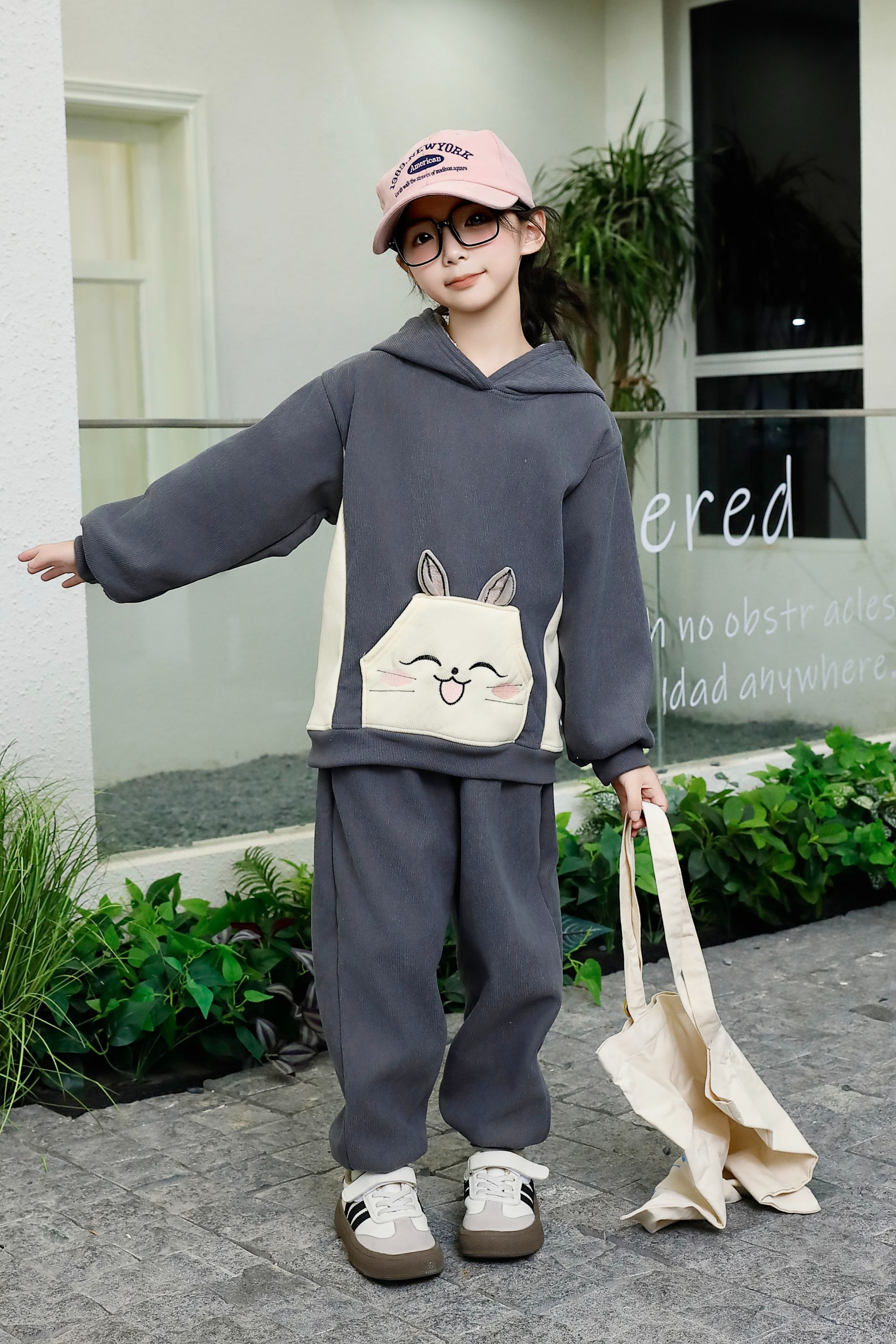 Comfortable and stylish long-sleeved pullover sweatshirt plush hoodie suit suitable for casual wear in autumn and winter 56