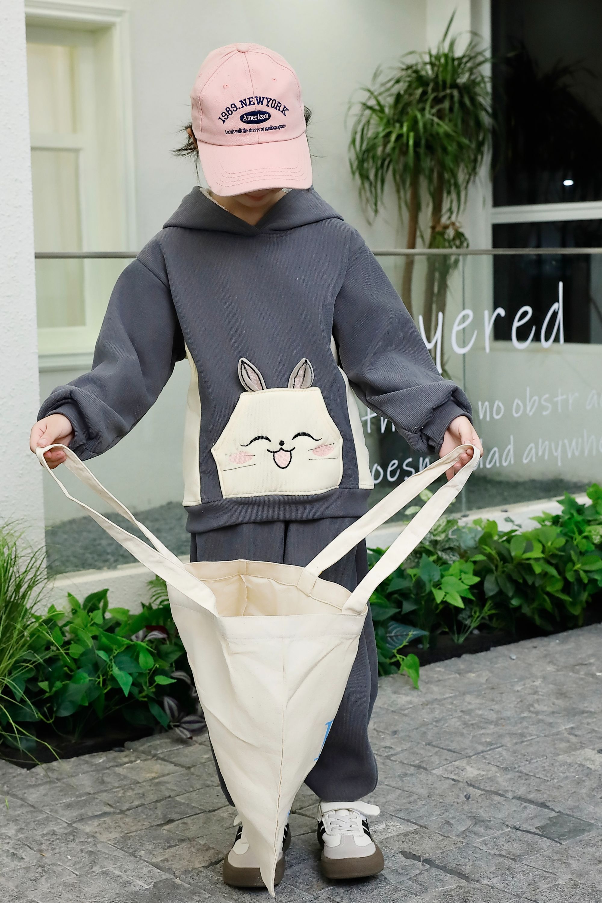 Comfortable and stylish long-sleeved pullover sweatshirt plush hoodie suit suitable for casual wear in autumn and winter 56