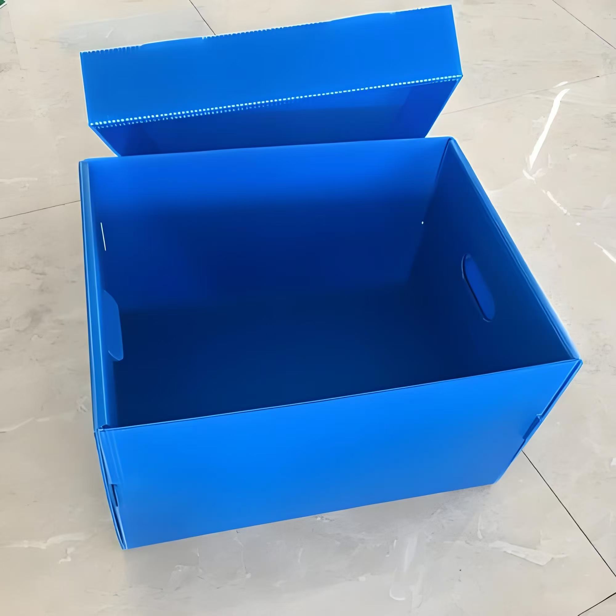 Multi-functional lightweight recycled use of hollow board packaging box