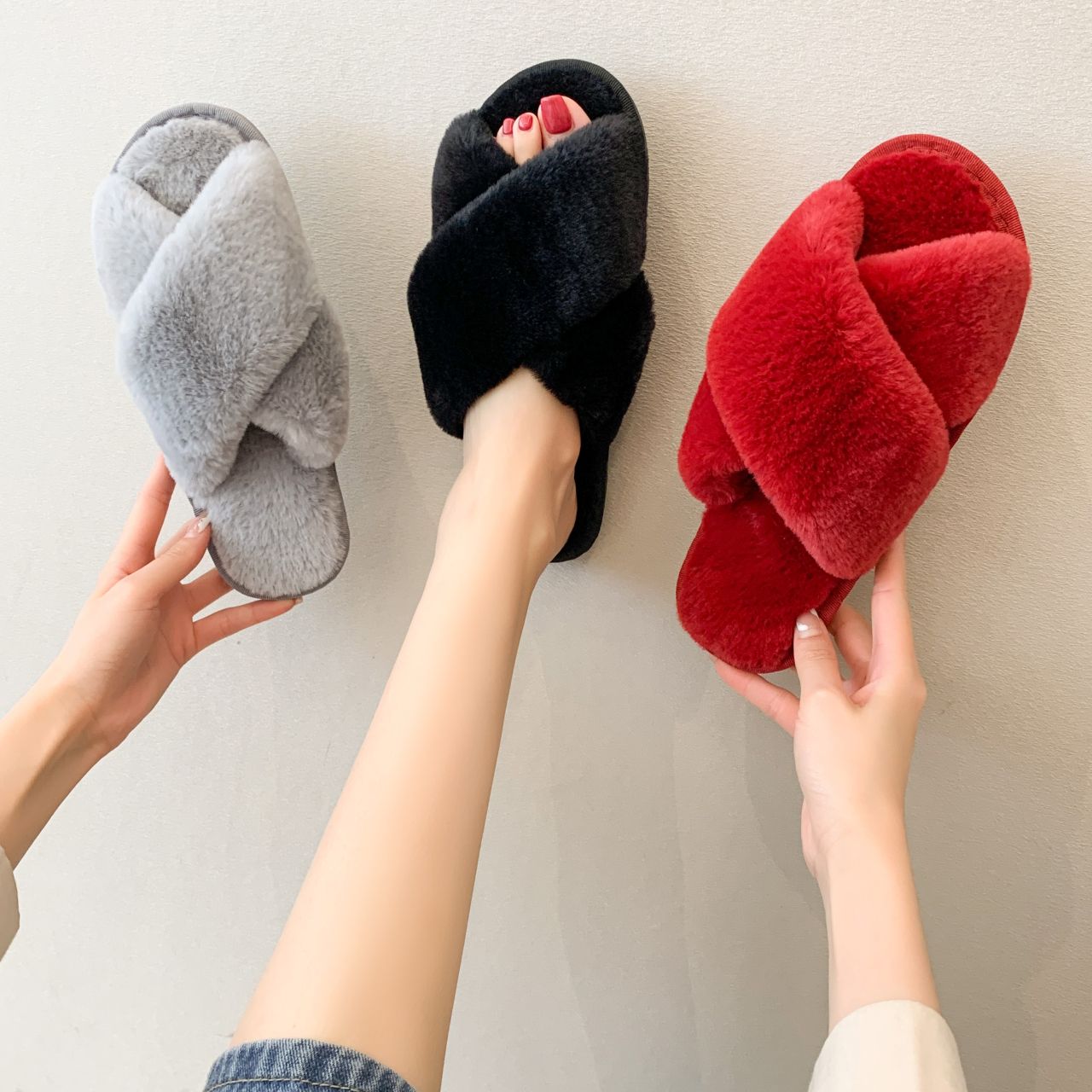 Dropshipping Women's Fashion Soft Indoor Home Fluffy Fuzzy Slippers Fur Cross Open Toe Fur Slides Comfortable Slippers