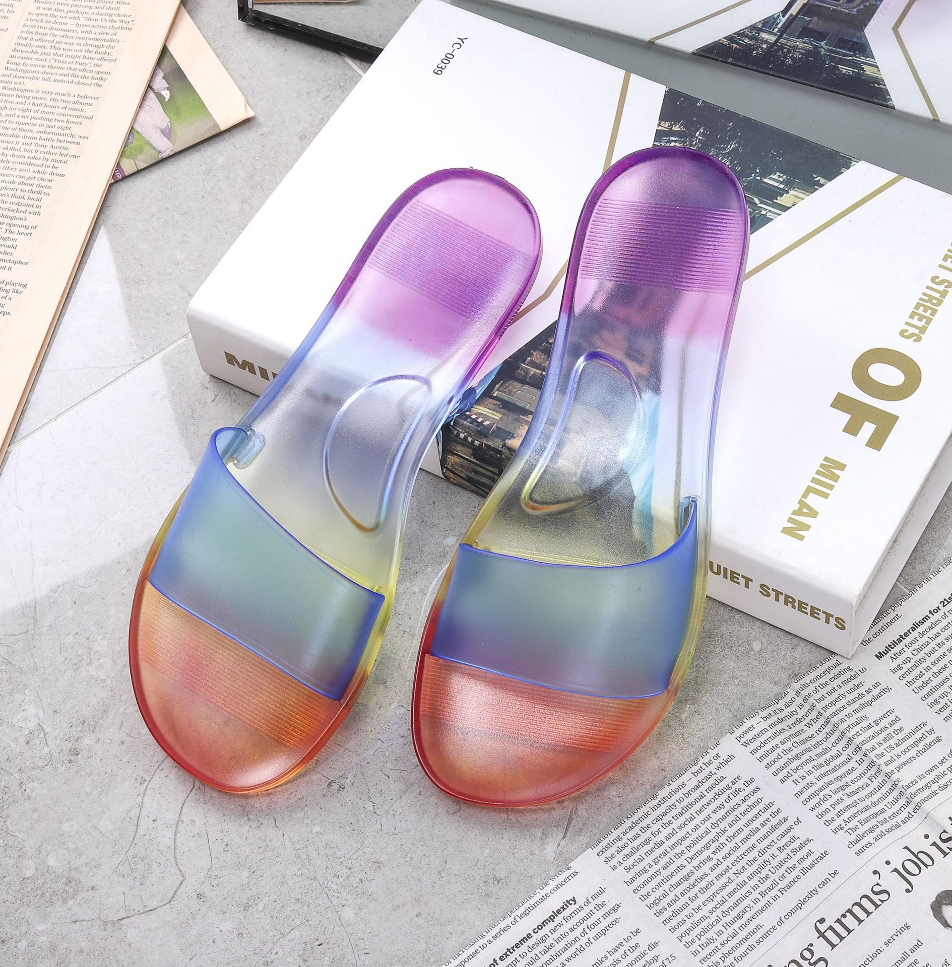 Hot Sale Cheap Clear Upper Flip Flop Women Sandals Open Toe Slide Slippers for Ladies Big Size Jelly Sandals House Indoor Shoes