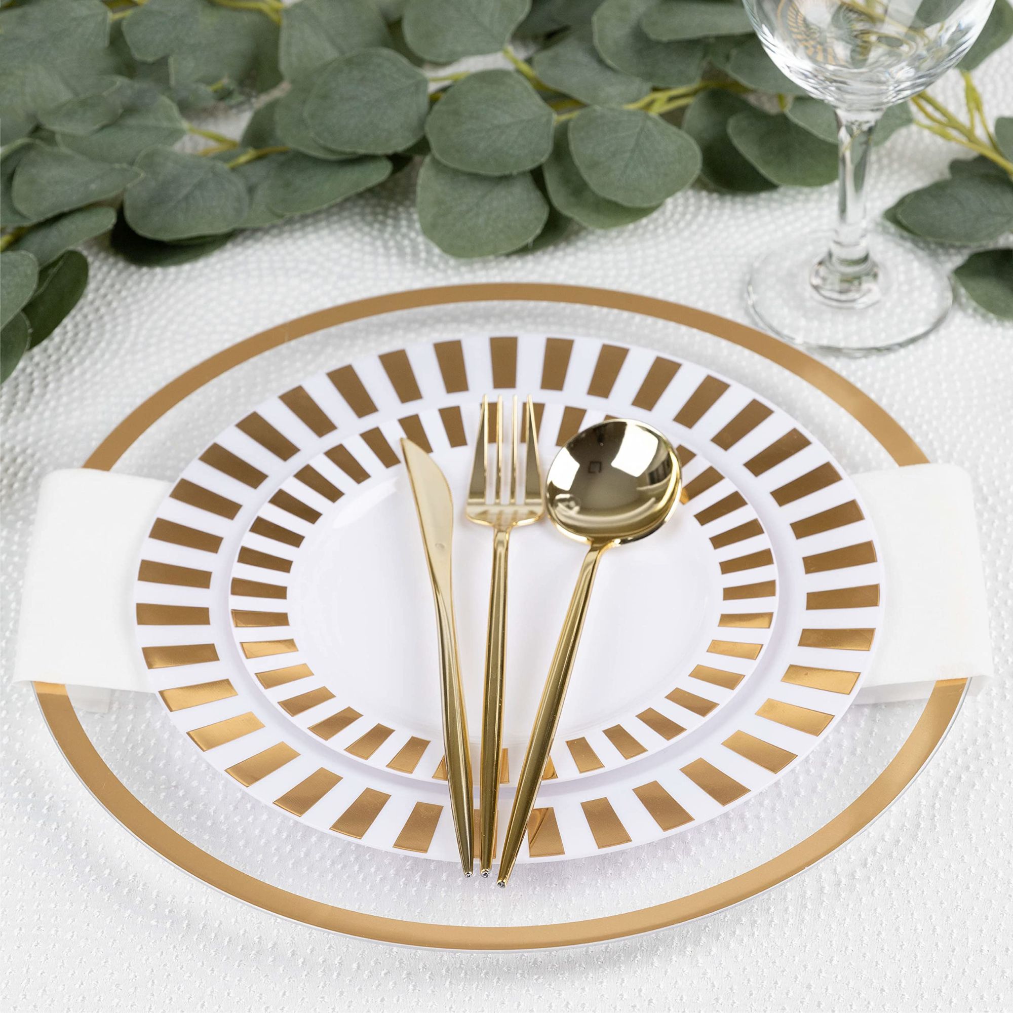 13 Inch Heavy Duty Plastic Durable Heavy Weight Charger Service Plates Dinner Clear Gold Rim Charger Plates For Weddings