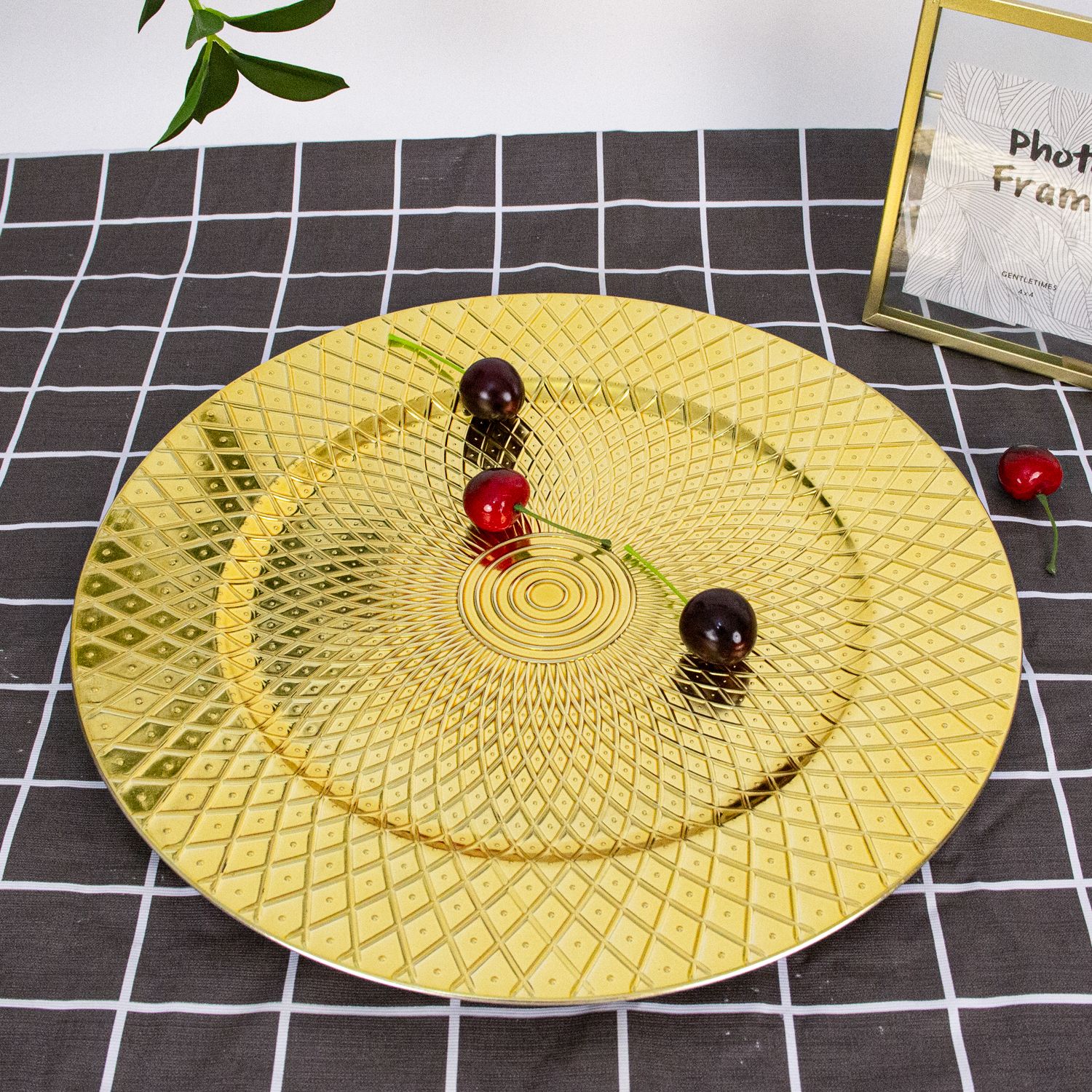 Wholesale Modern Gold Flower Patterns Plastic Charger Tray Wedding Banquet Table Decoration Charger Plate