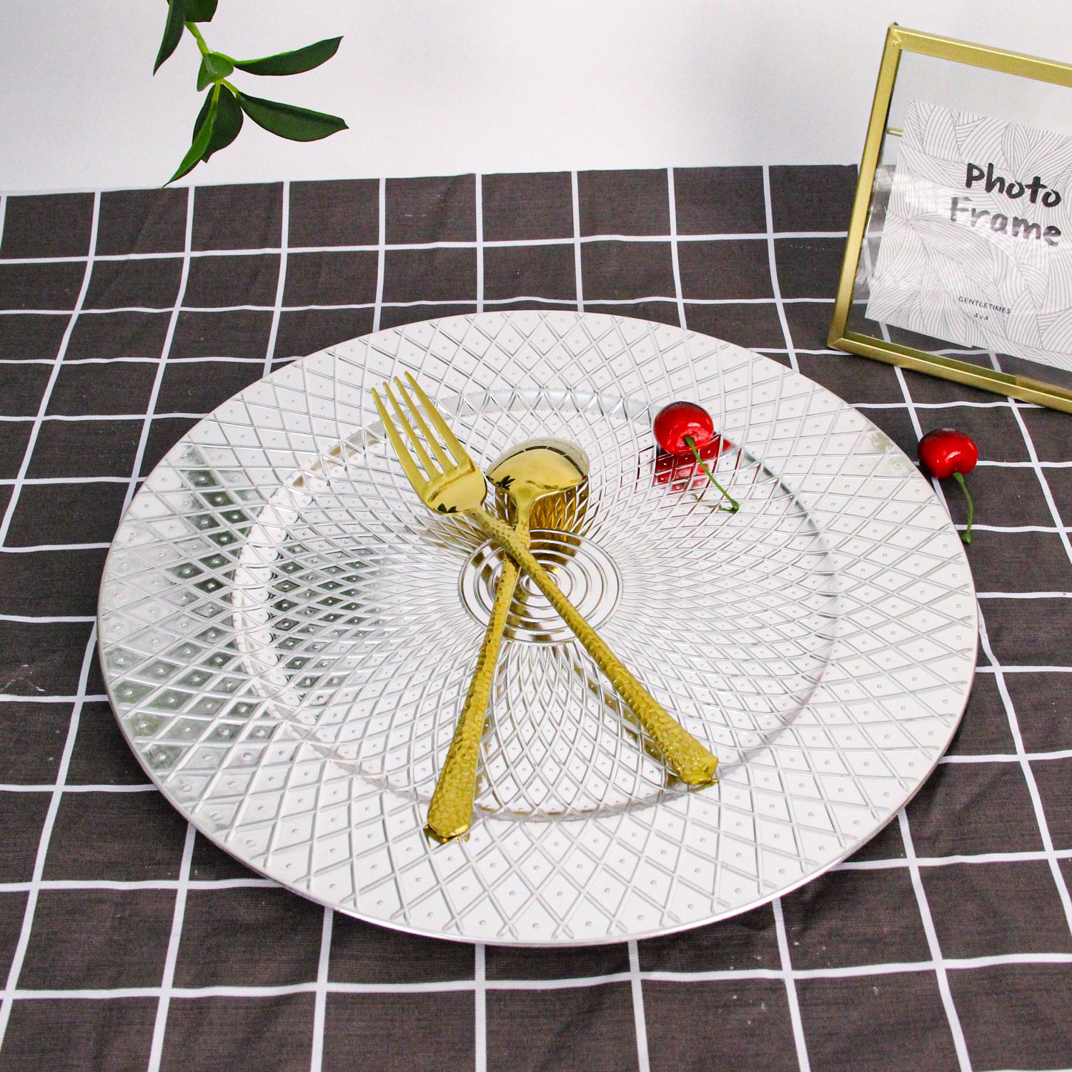 Wholesale Modern Gold Flower Patterns Plastic Charger Tray Wedding Banquet Table Decoration Charger Plate