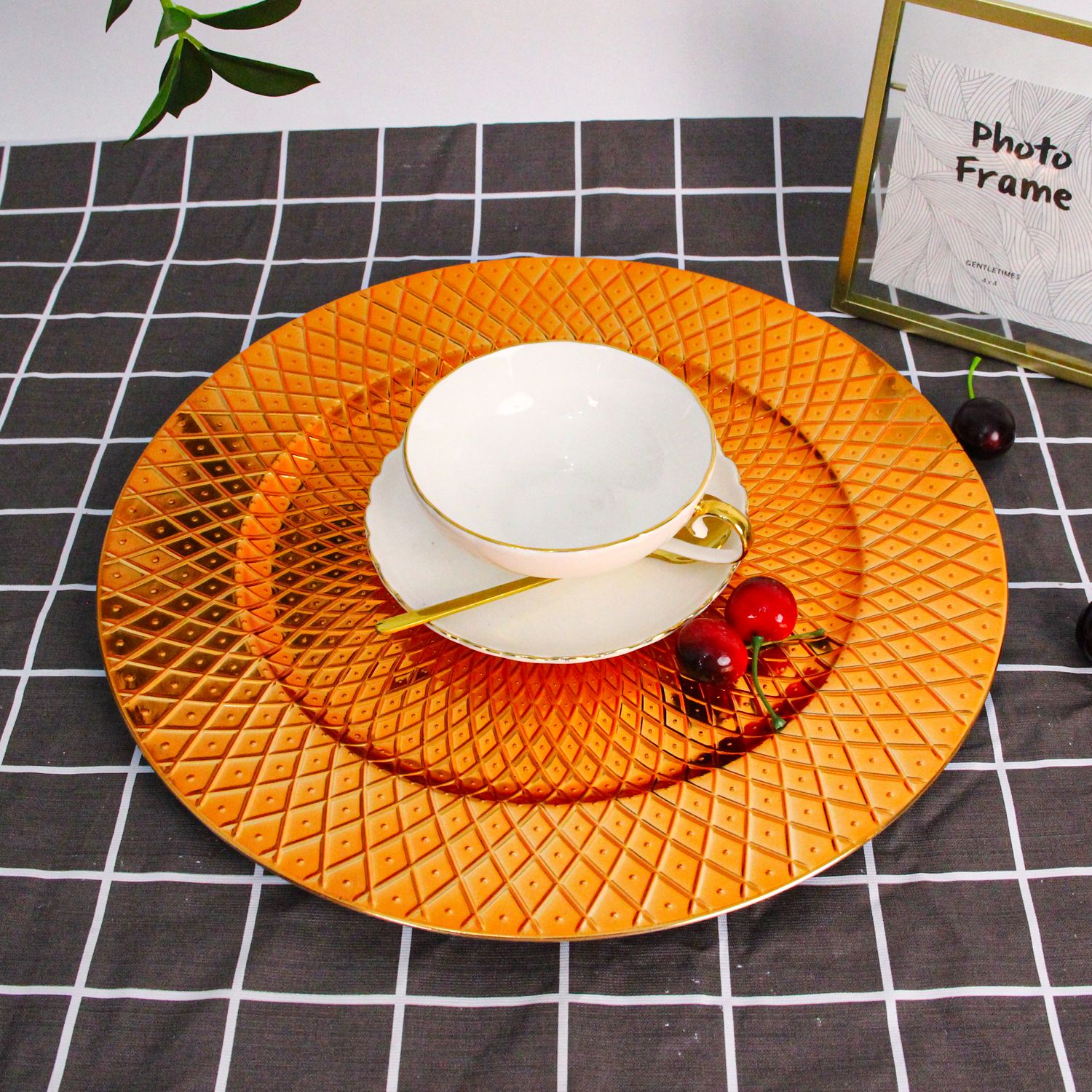 Wholesale Modern Gold Flower Patterns Plastic Charger Tray Wedding Banquet Table Decoration Charger Plate