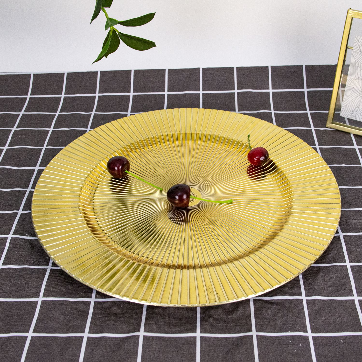 Wholesale Modern Simple Gold Plastic Charger Tray Wedding Banquet Table Decoration Charger Plate