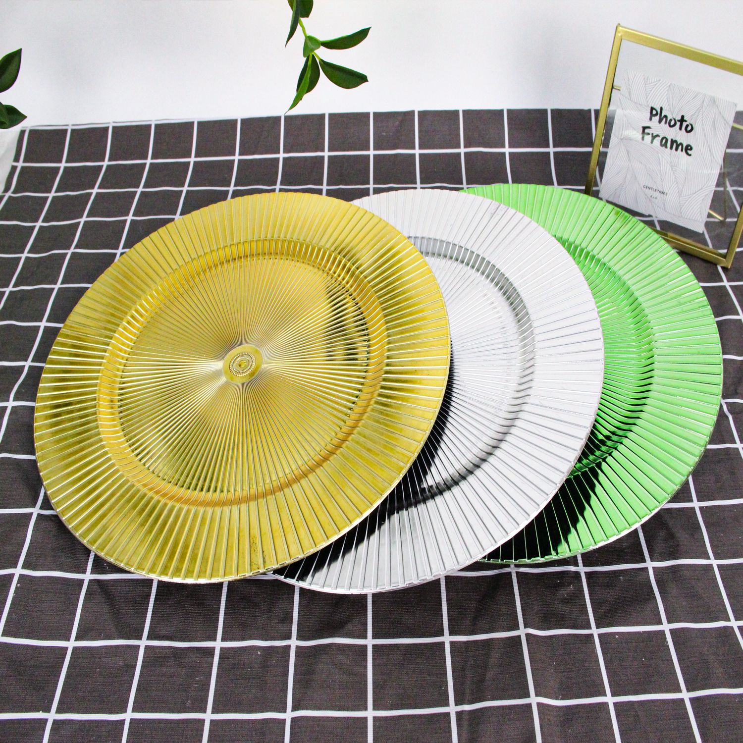 Wholesale Modern Simple Gold Plastic Charger Tray Wedding Banquet Table Decoration Charger Plate