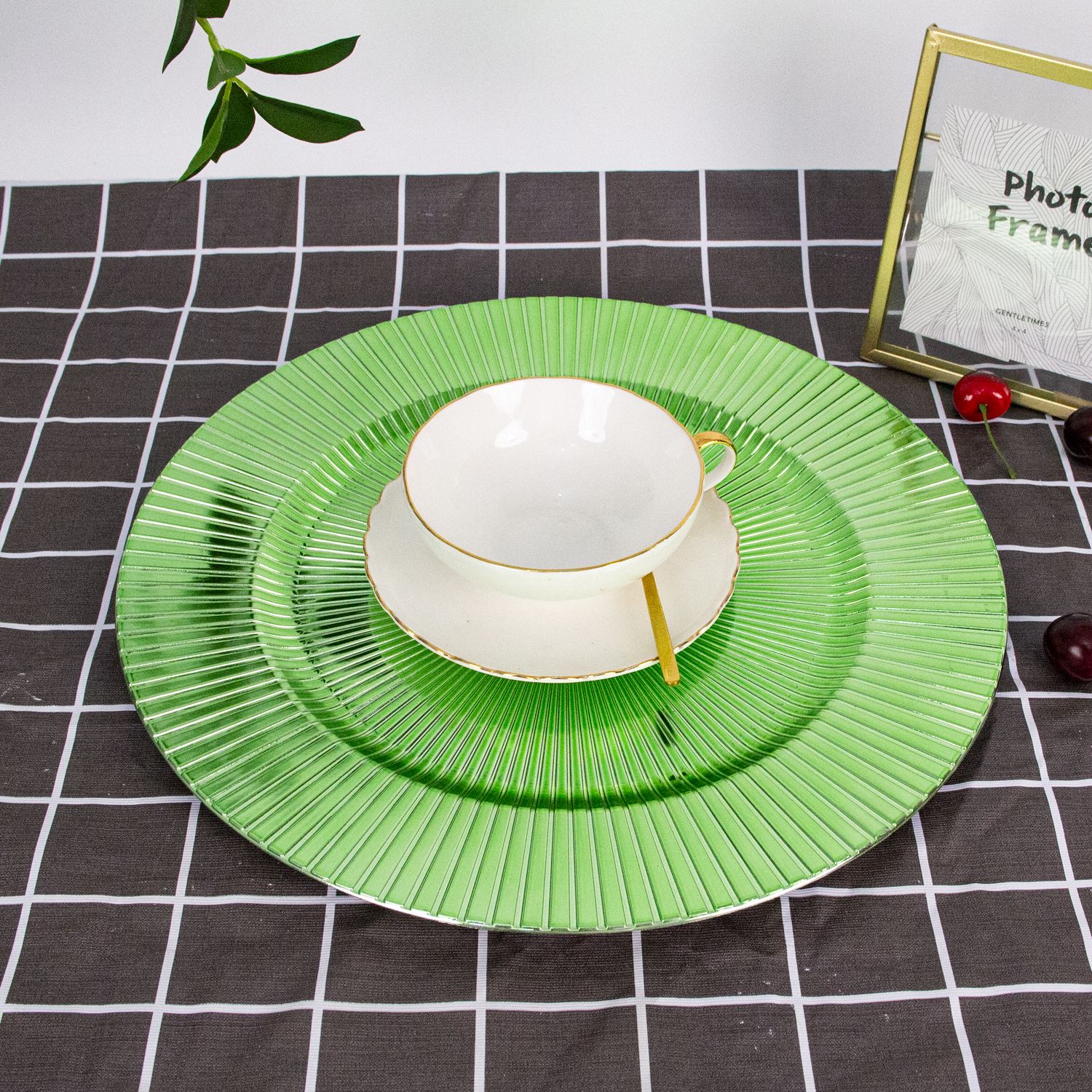 Wholesale Modern Simple Gold Plastic Charger Tray Wedding Banquet Table Decoration Charger Plate