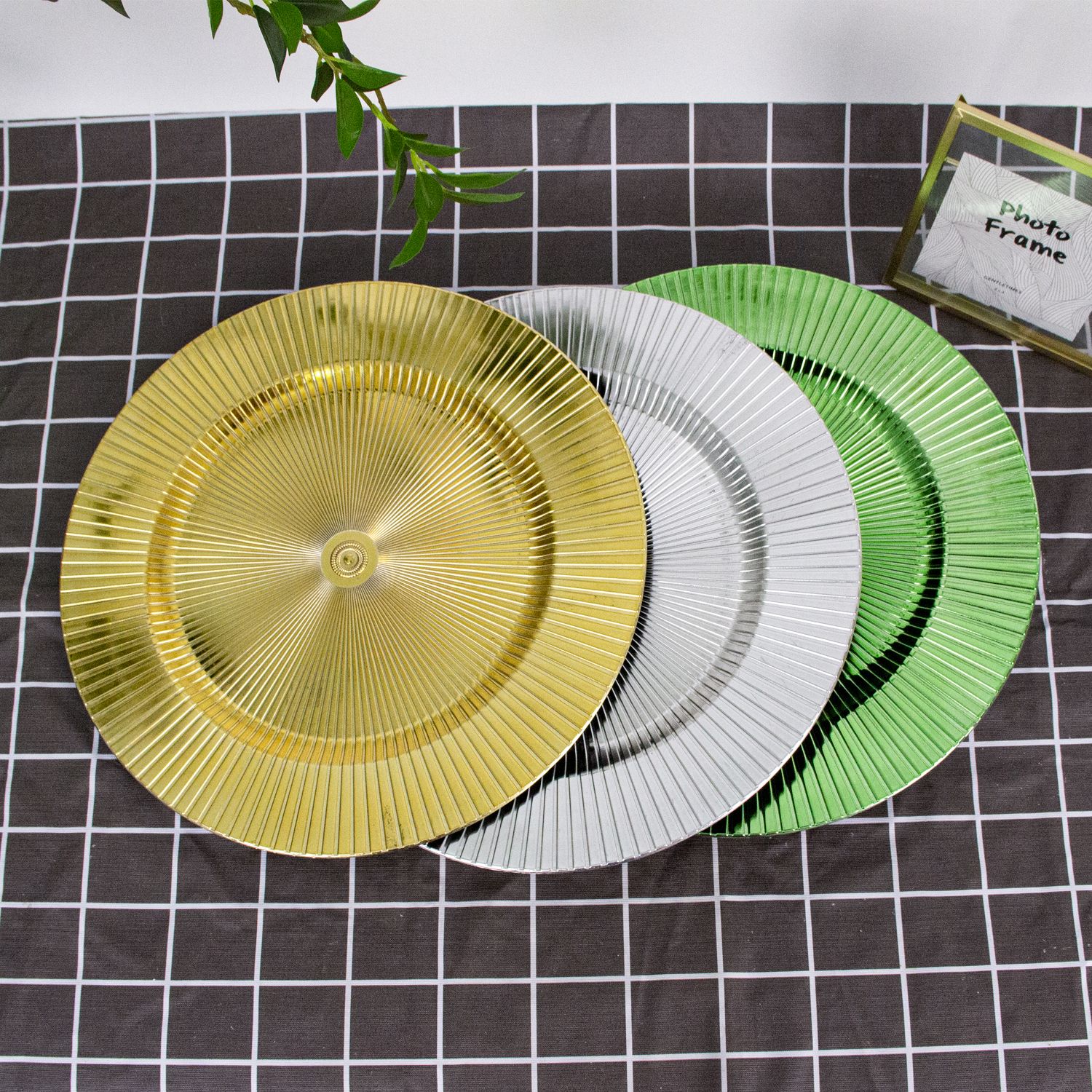 Wholesale Modern Simple Gold Plastic Charger Tray Wedding Banquet Table Decoration Charger Plate