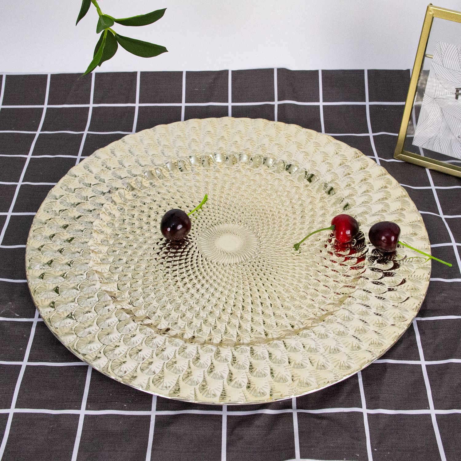 Modern Luxury Gold European Decor Plastic Charger Tray Wedding Banquet Table Decoration Charger Plate