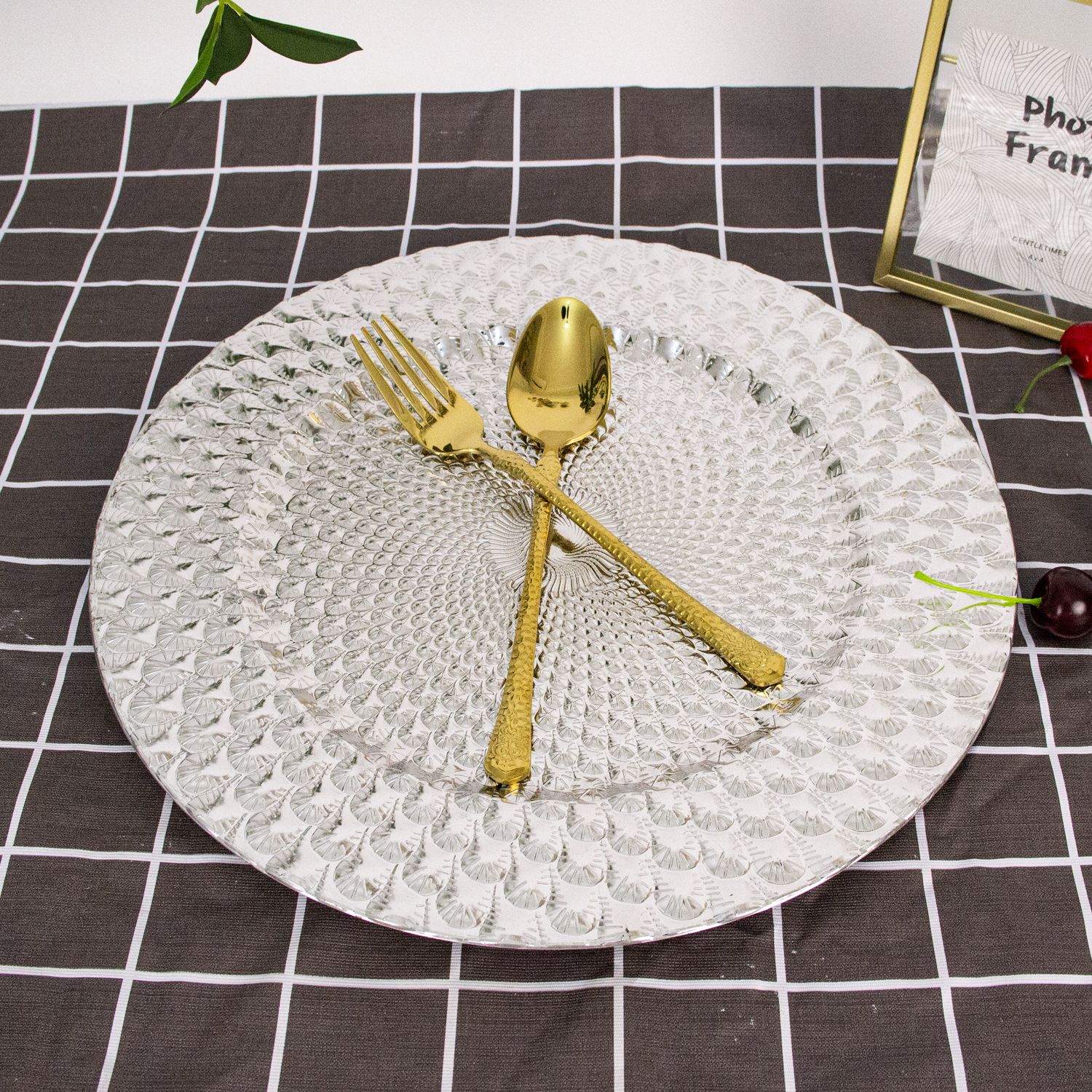 Modern Luxury Gold European Decor Plastic Charger Tray Wedding Banquet Table Decoration Charger Plate