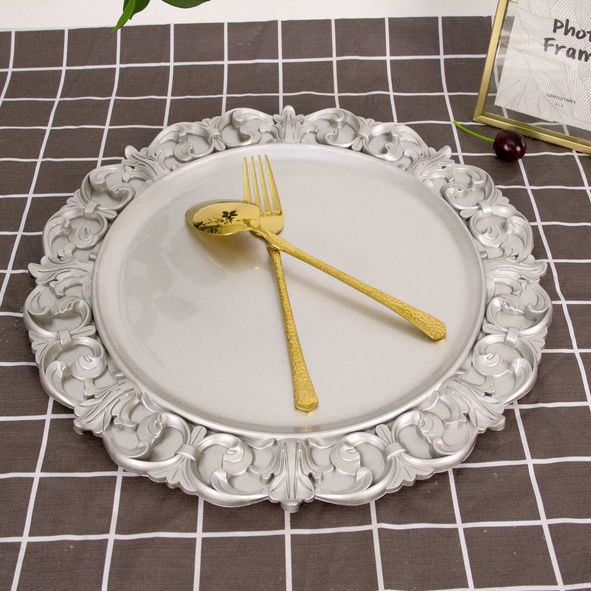 Custom Luxury Silver Irregular Pattern Plastic Charger Tray Wedding Banquet Table Decoration Charger Plate