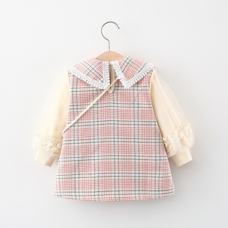 Autumn and Winter Girls' Plaid Patchwork Dress with Lace Long Sleeves, Sweet Princess Dress with Floral Decoration for Kids.