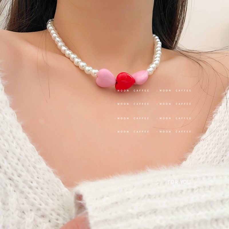 New elegant pearl necklace clavicle chain, love charm