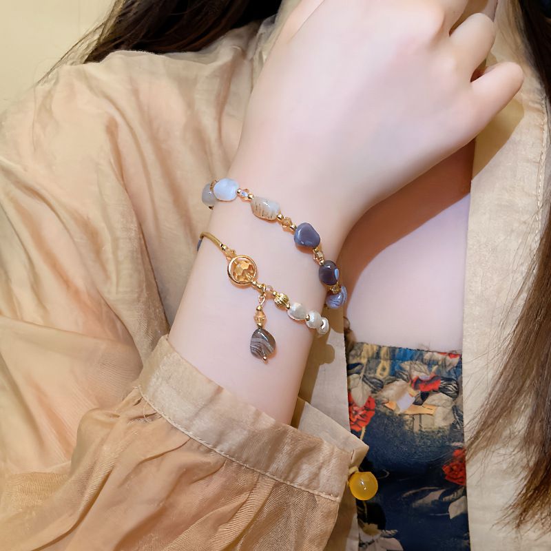 Double-layered imitation natural stone pearl bracelet for women, delicate design, light luxury girlfriend and versatile hand orn