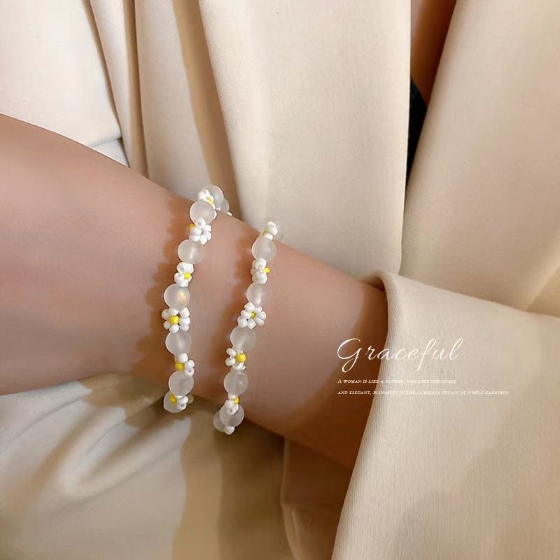 Acrylic glass white flower bracelet small fresh design sense simple super fairy hand ornament women's bracelet